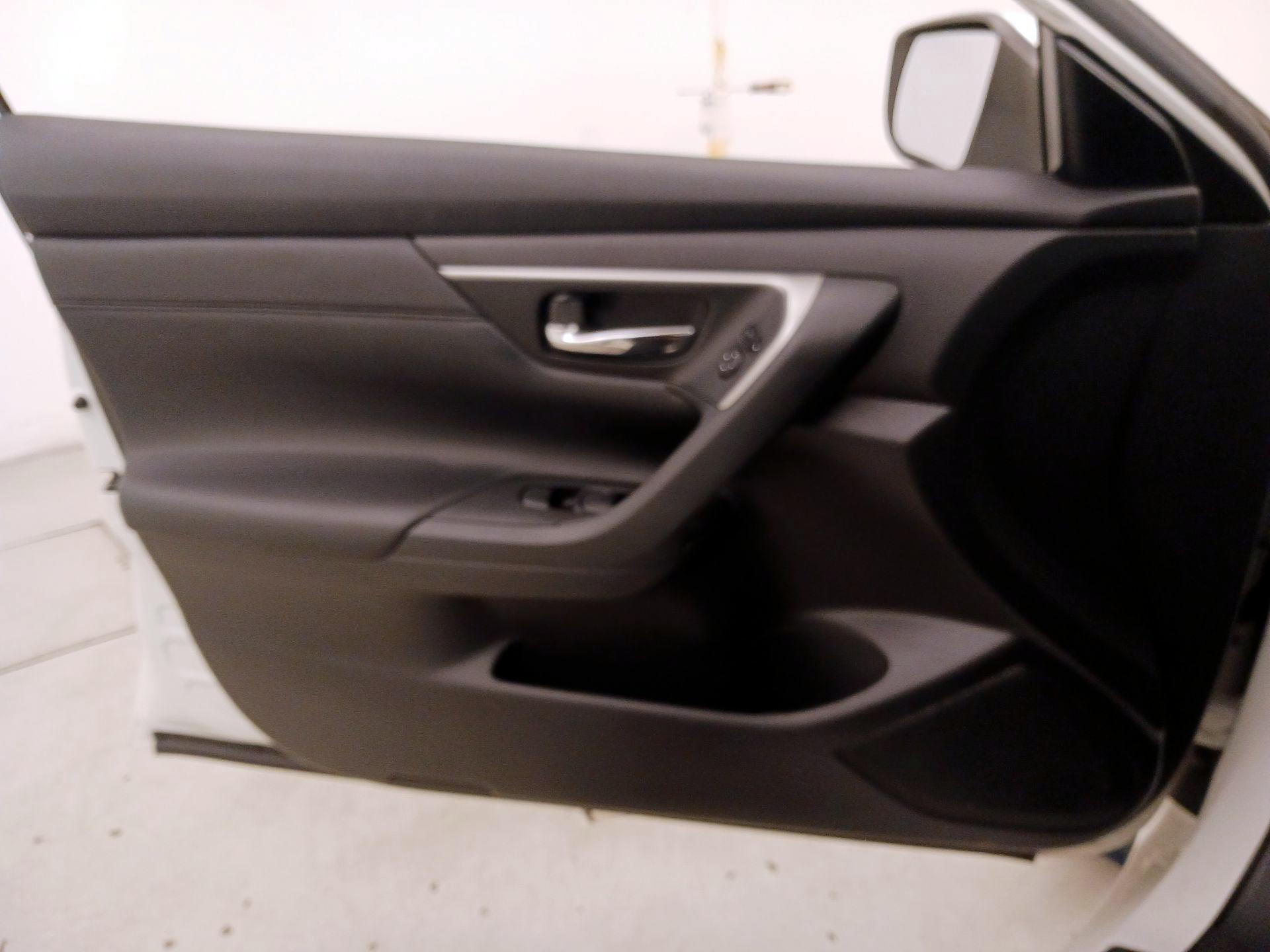Thumbnail: 2015 Nissan Altima - 12