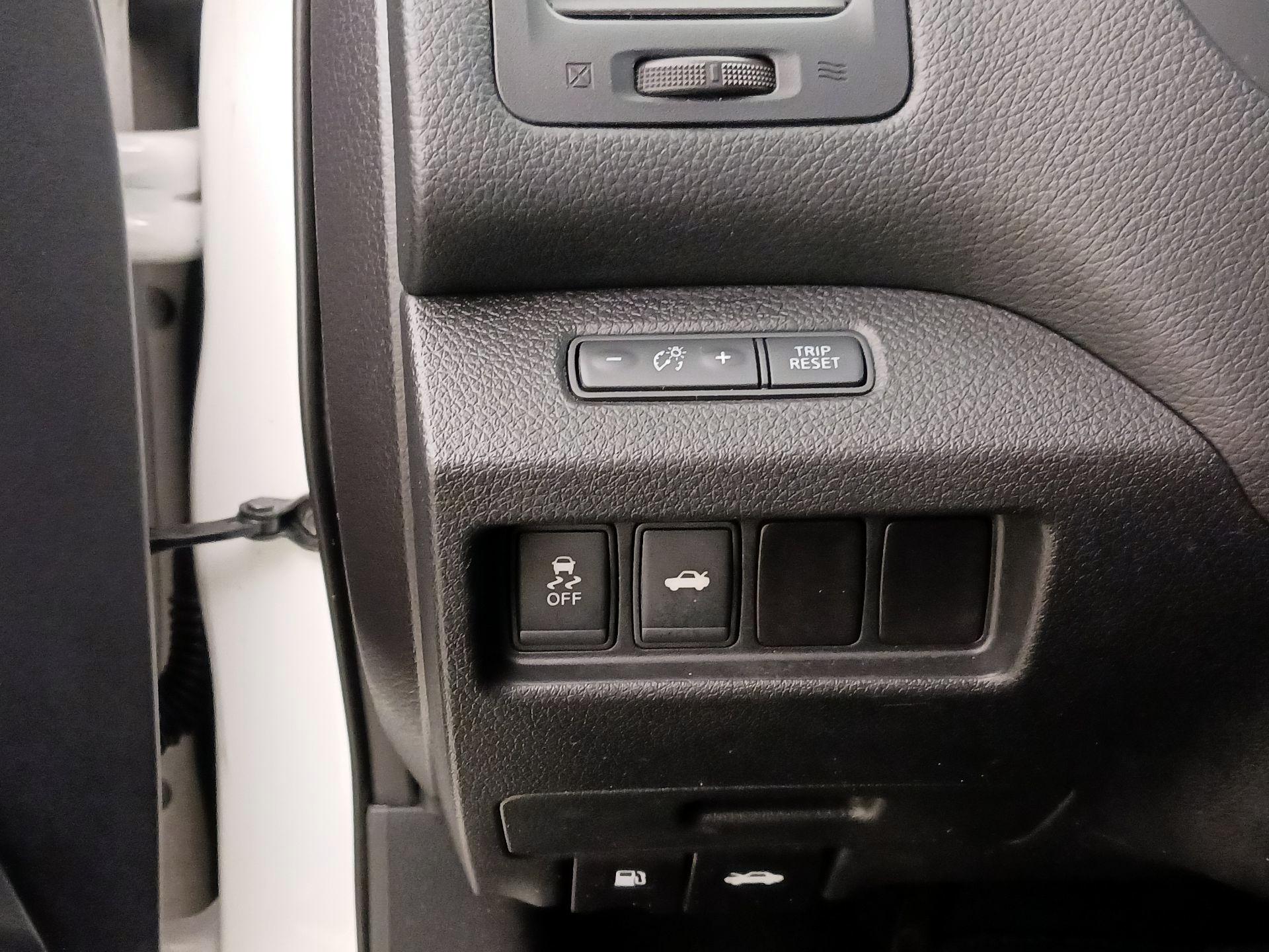 Thumbnail: 2015 Nissan Altima - 13