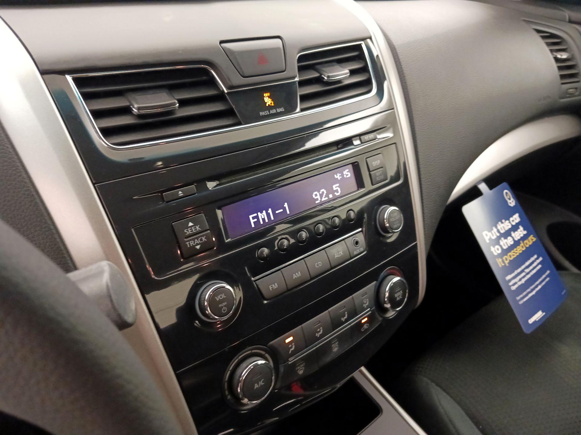 Thumbnail: 2015 Nissan Altima - 14