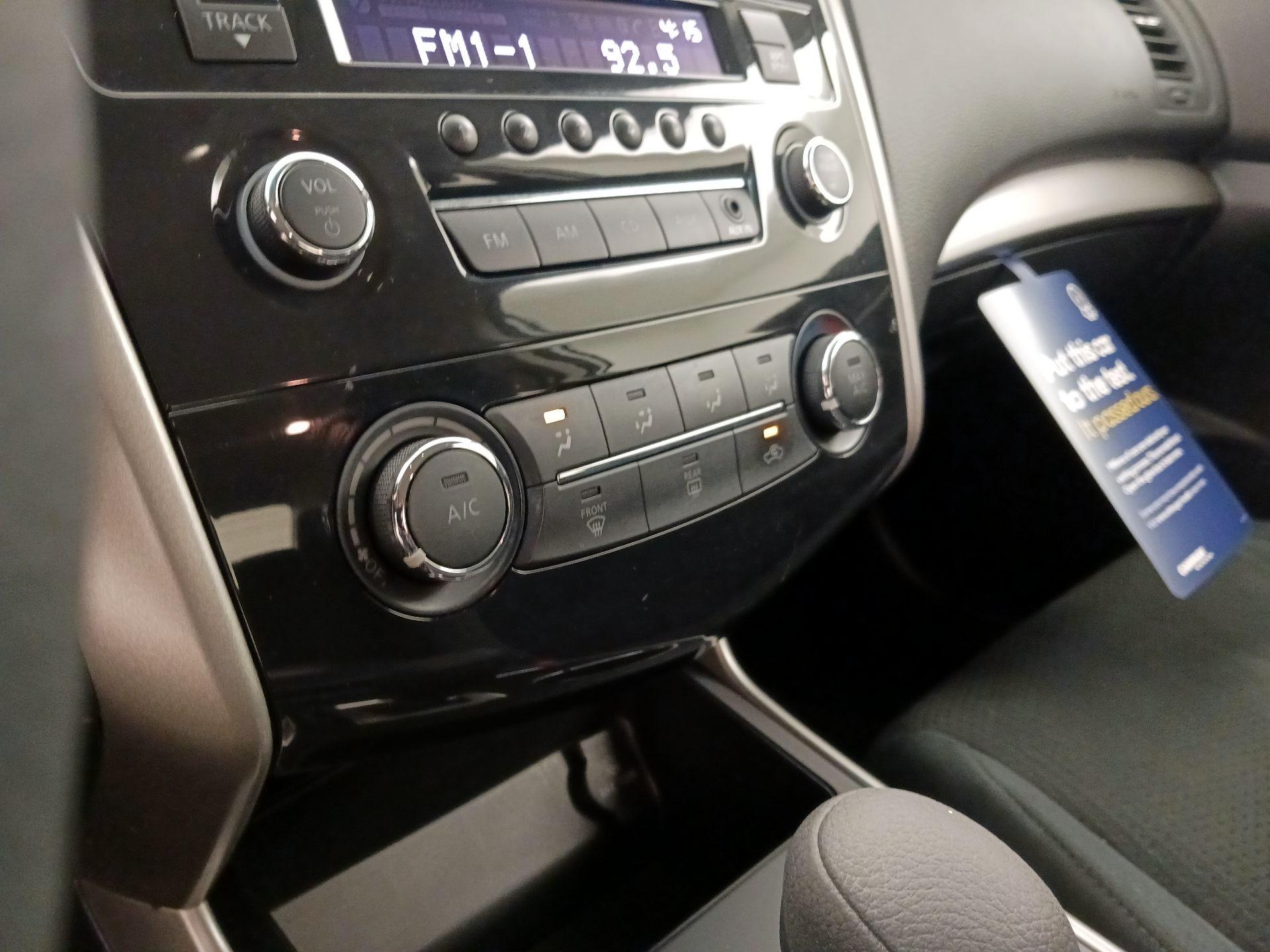 Thumbnail: 2015 Nissan Altima - 15