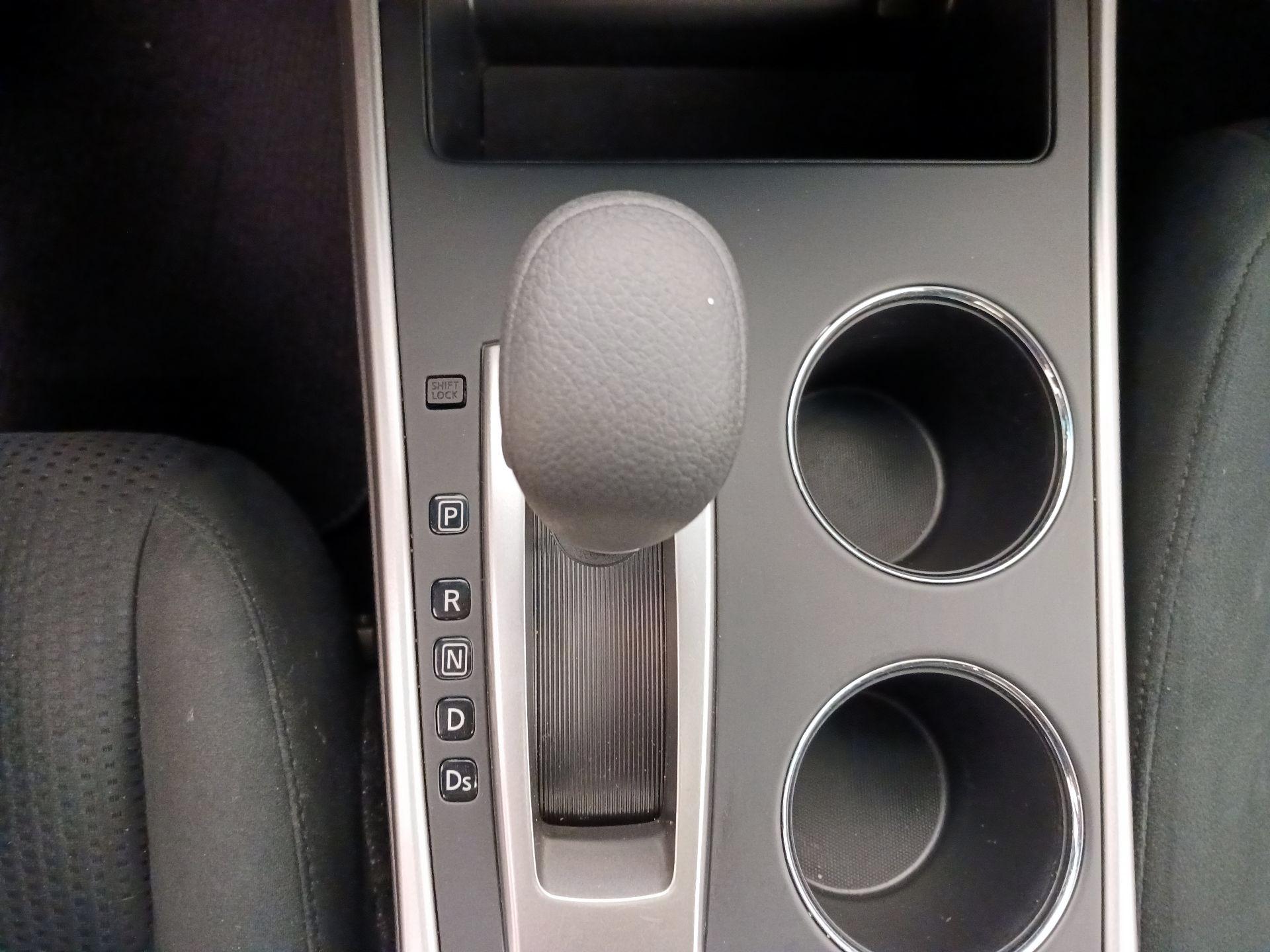 Thumbnail: 2015 Nissan Altima - 16