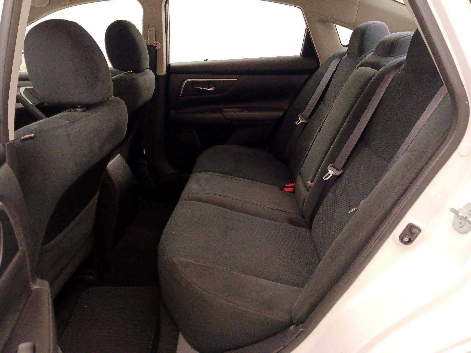 Thumbnail: 2015 Nissan Altima - 18