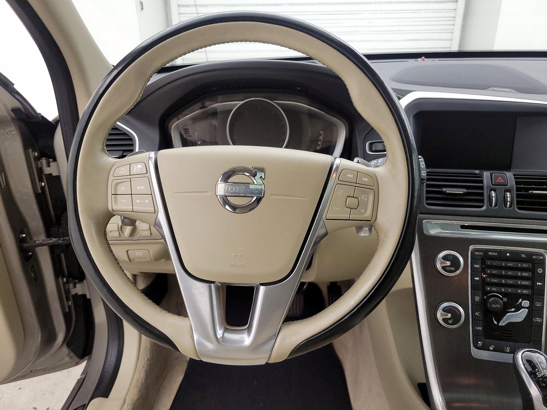 Thumbnail: 2015 Volvo XC60 - 10