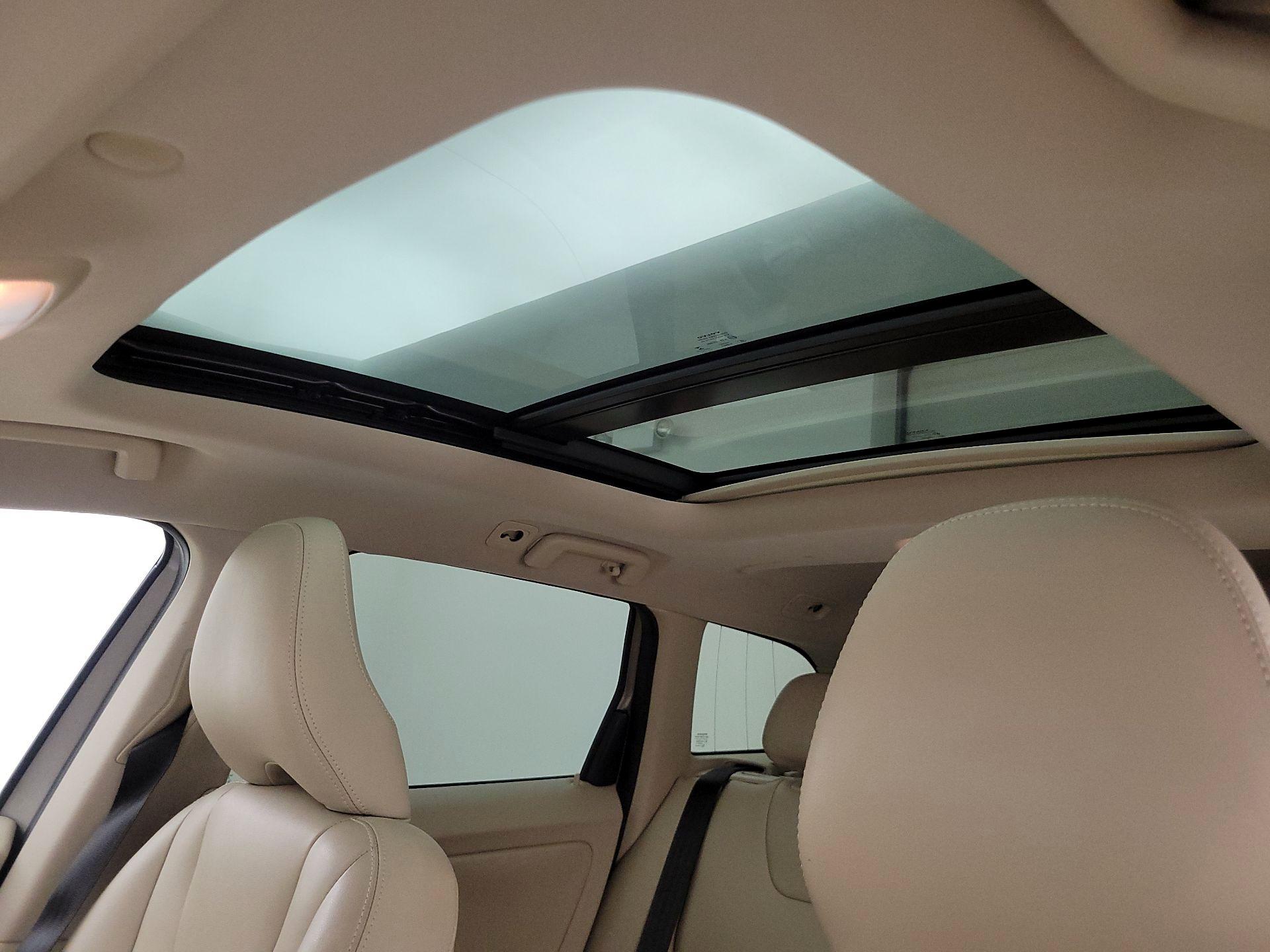 Thumbnail: 2015 Volvo XC60 - 19