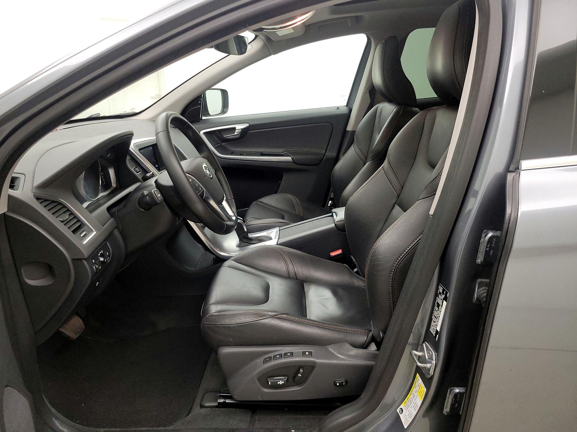Thumbnail: 2017 Volvo XC60 - 11
