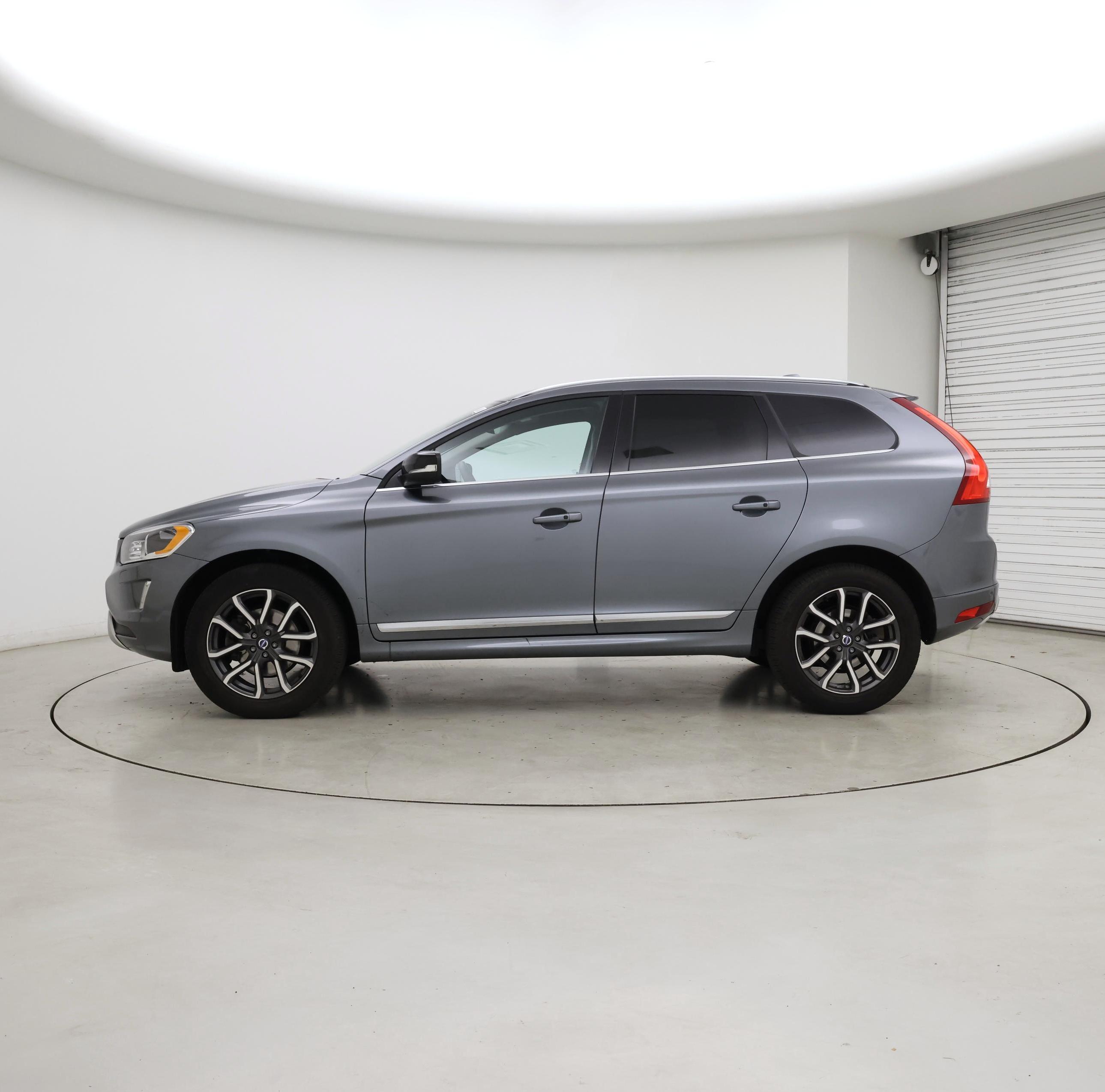 Thumbnail: 2017 Volvo XC60 - 3