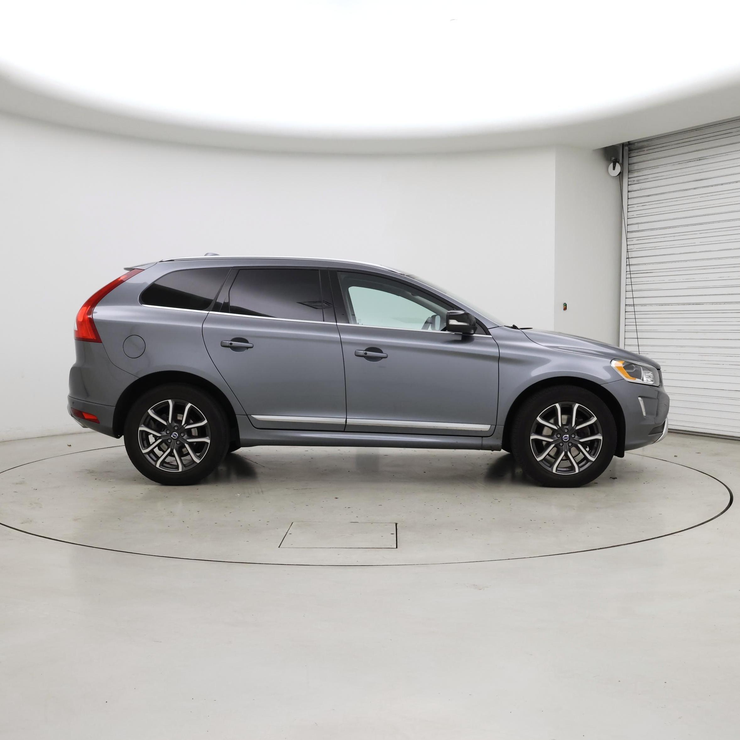 Thumbnail: 2017 Volvo XC60 - 7