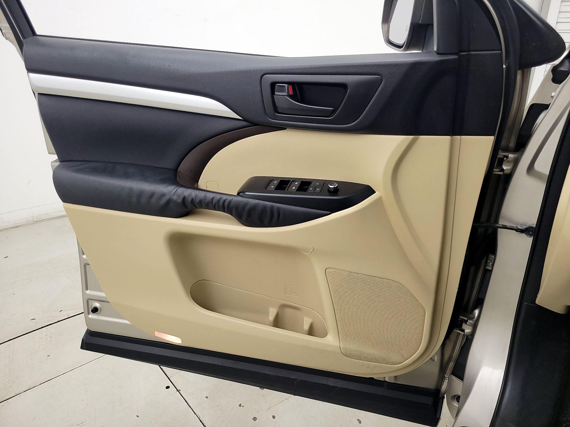 Thumbnail: 2014 Toyota Highlander - 12