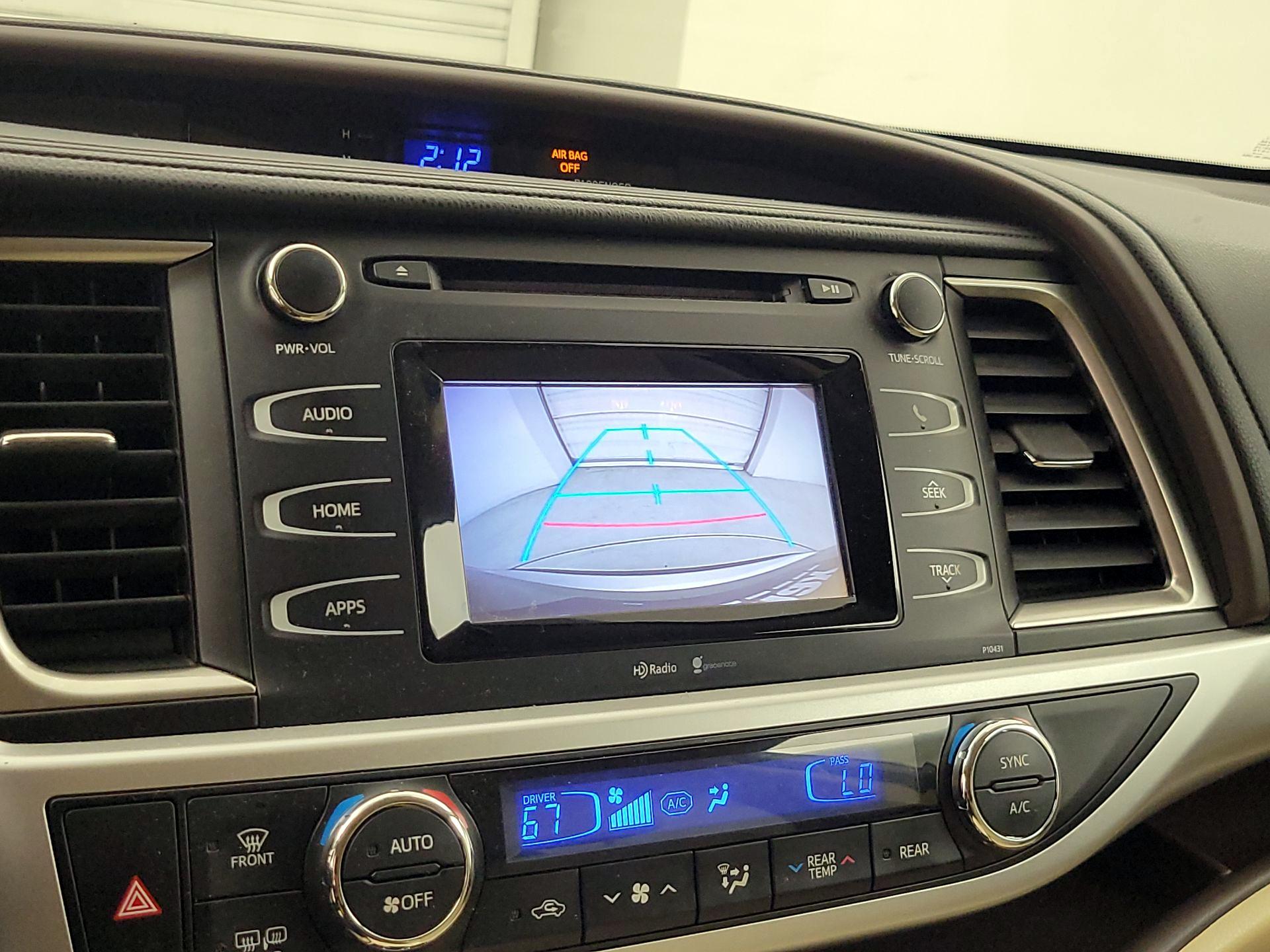 Thumbnail: 2014 Toyota Highlander - 14