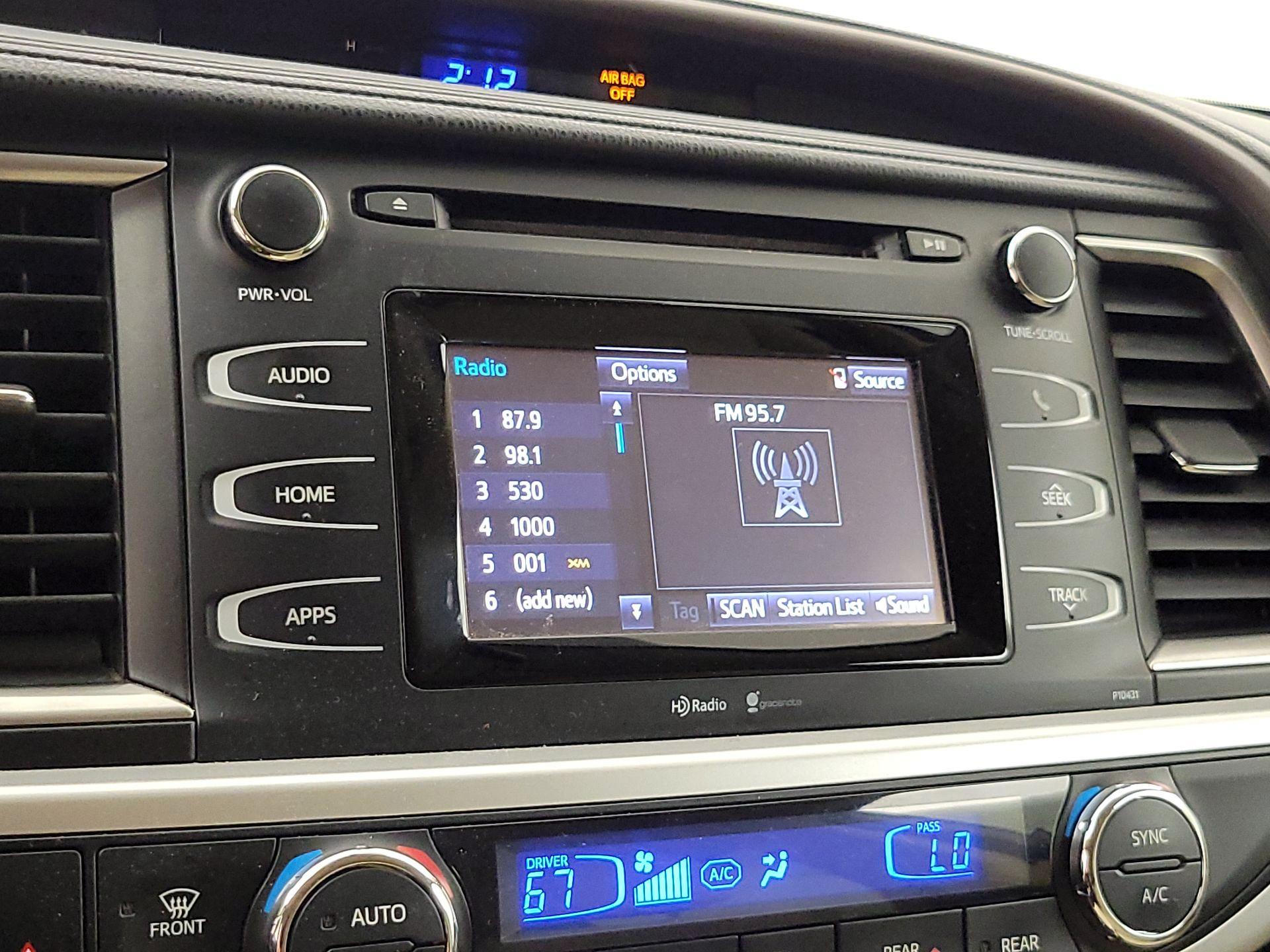 Thumbnail: 2014 Toyota Highlander - 15