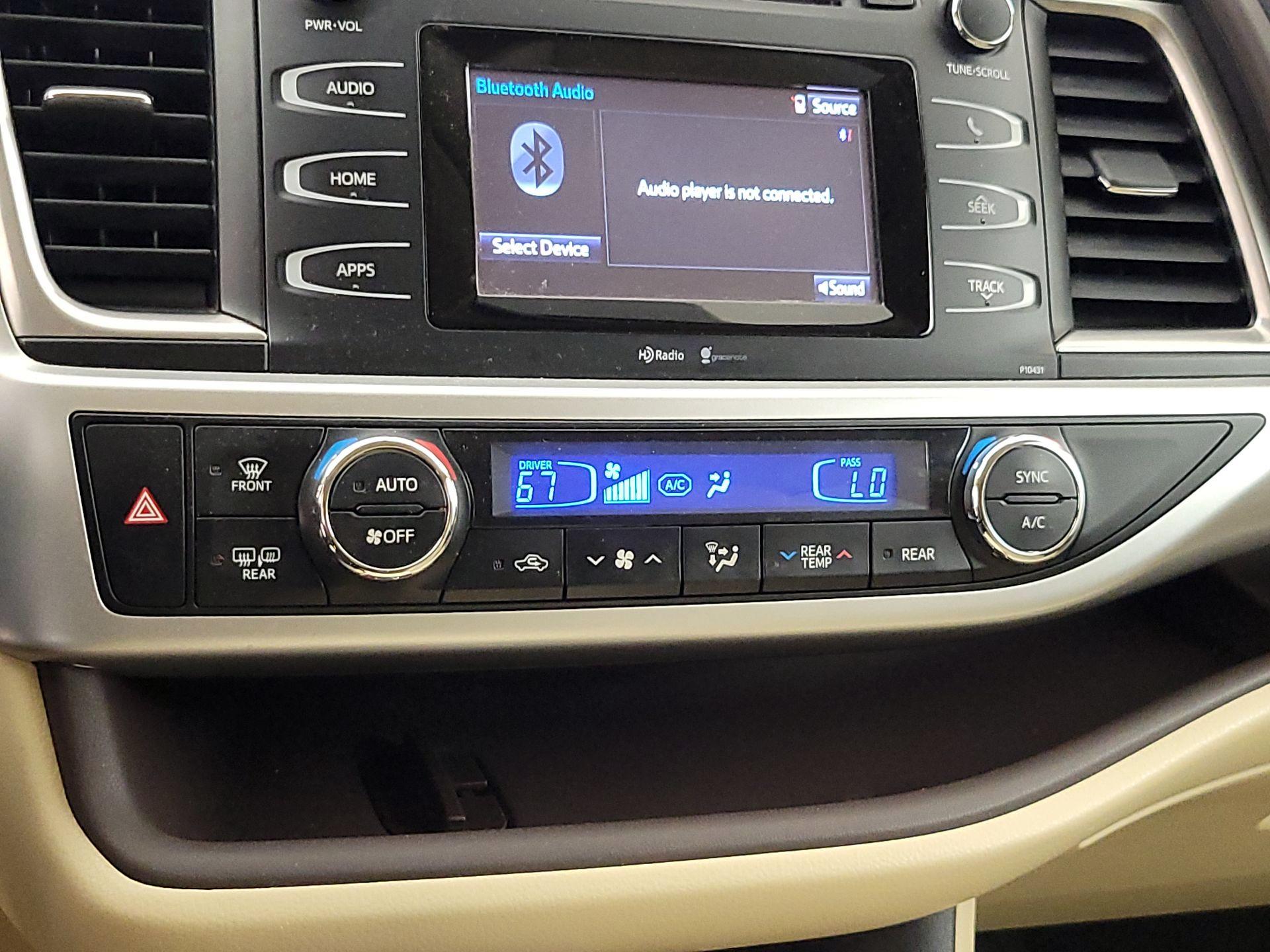 Thumbnail: 2014 Toyota Highlander - 16