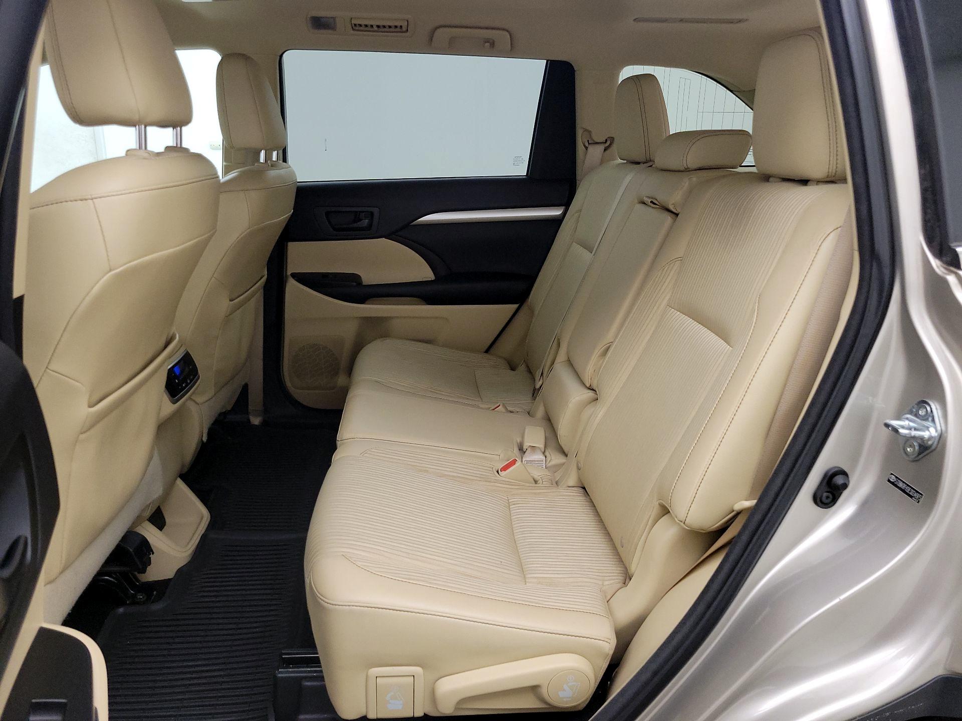 Thumbnail: 2014 Toyota Highlander - 19