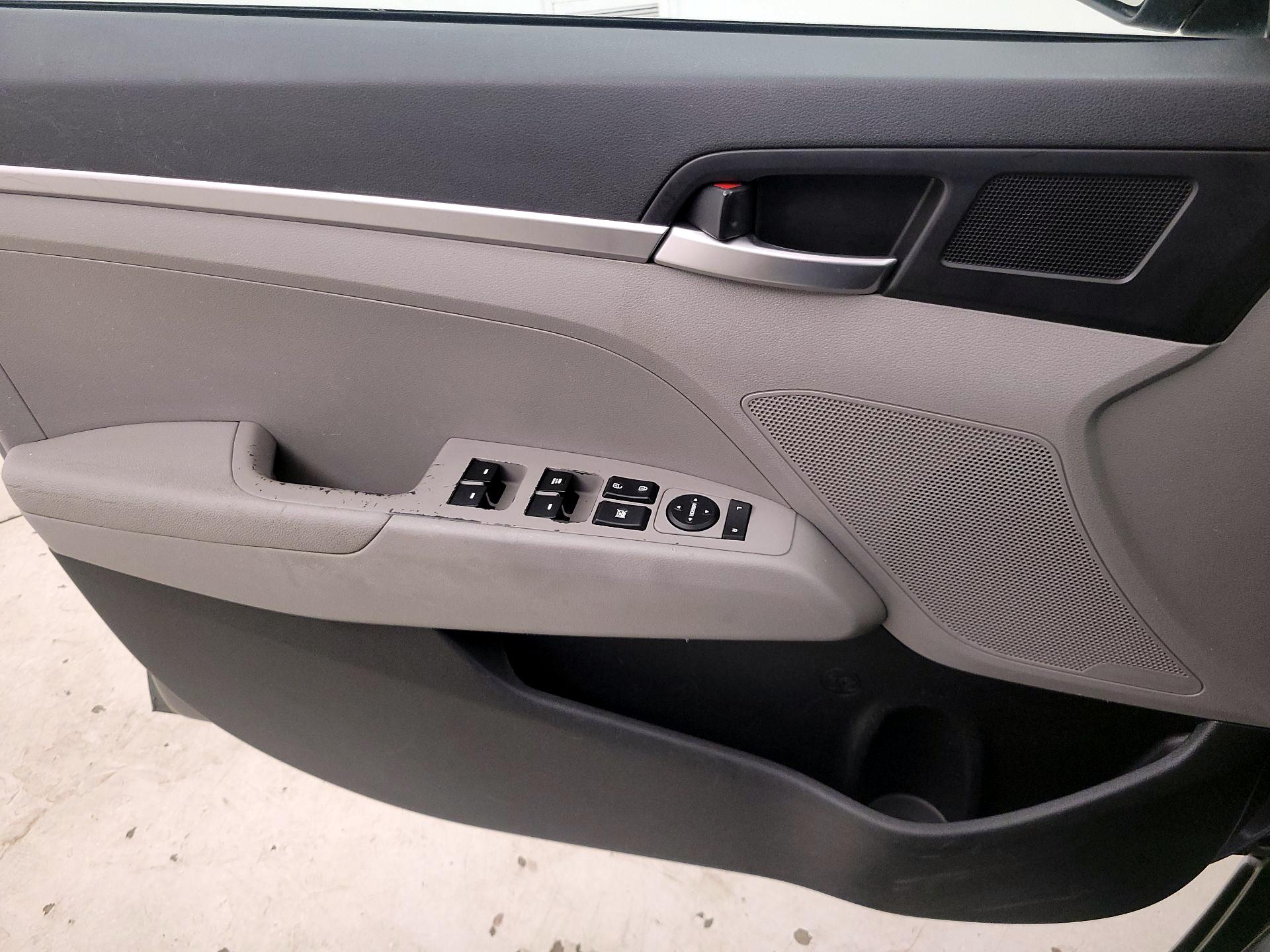 Thumbnail: 2019 Hyundai Elantra - 12