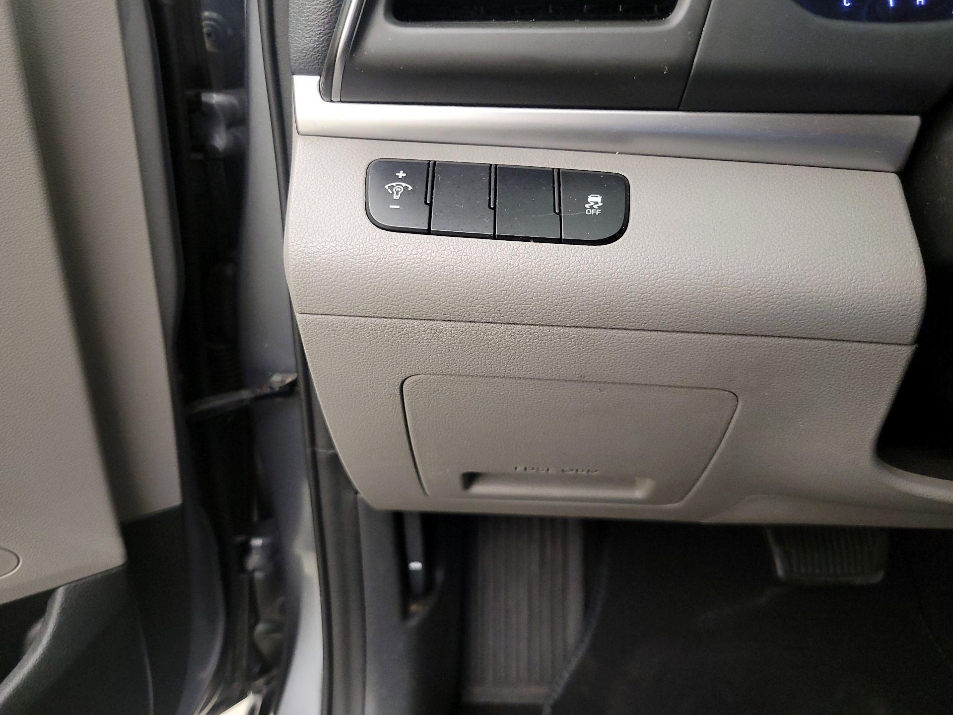 Thumbnail: 2019 Hyundai Elantra - 13