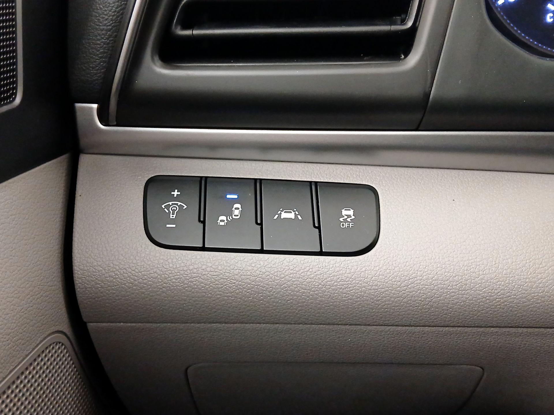 Thumbnail: 2020 Hyundai Elantra - 13