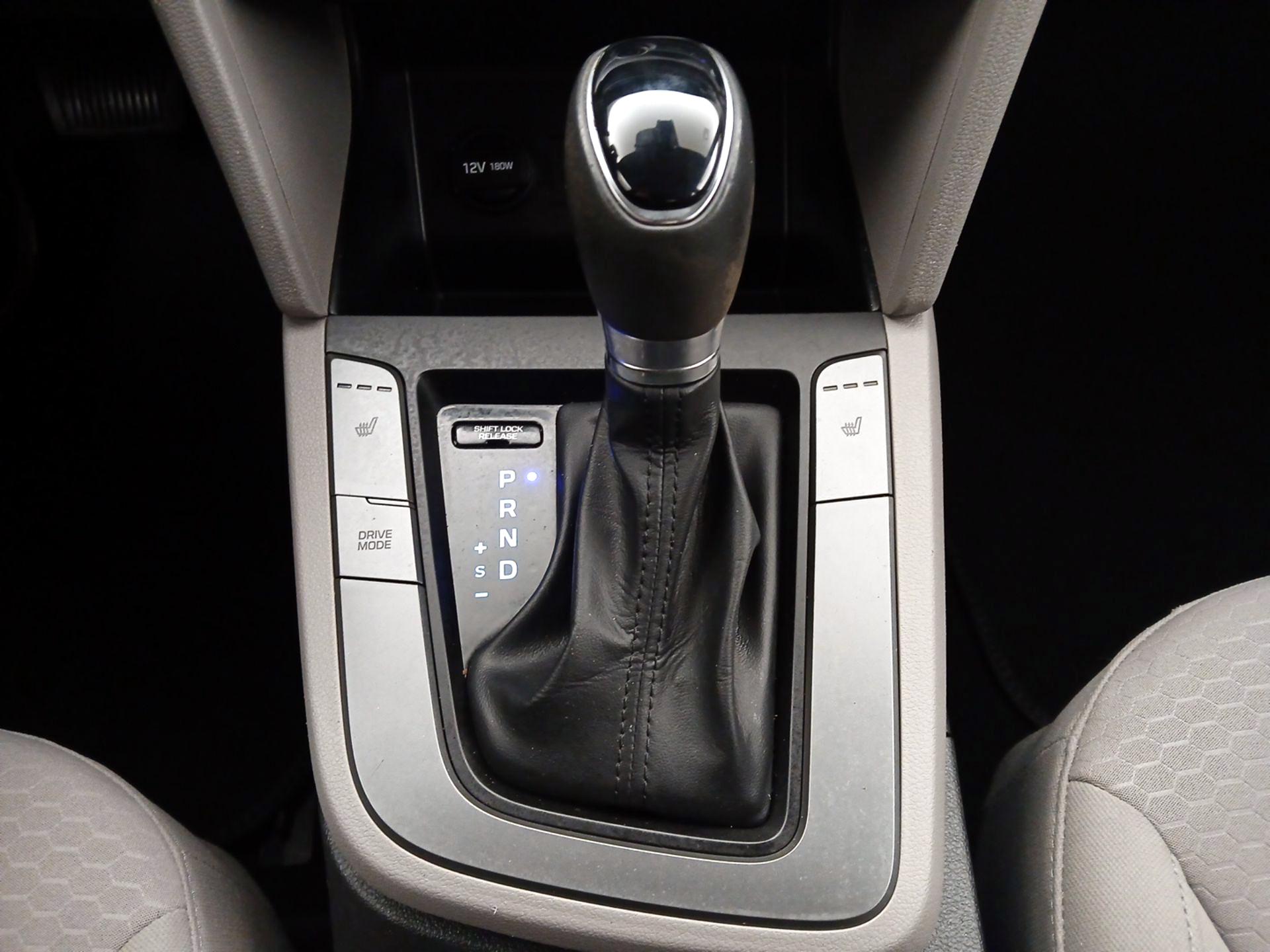 Thumbnail: 2020 Hyundai Elantra - 17