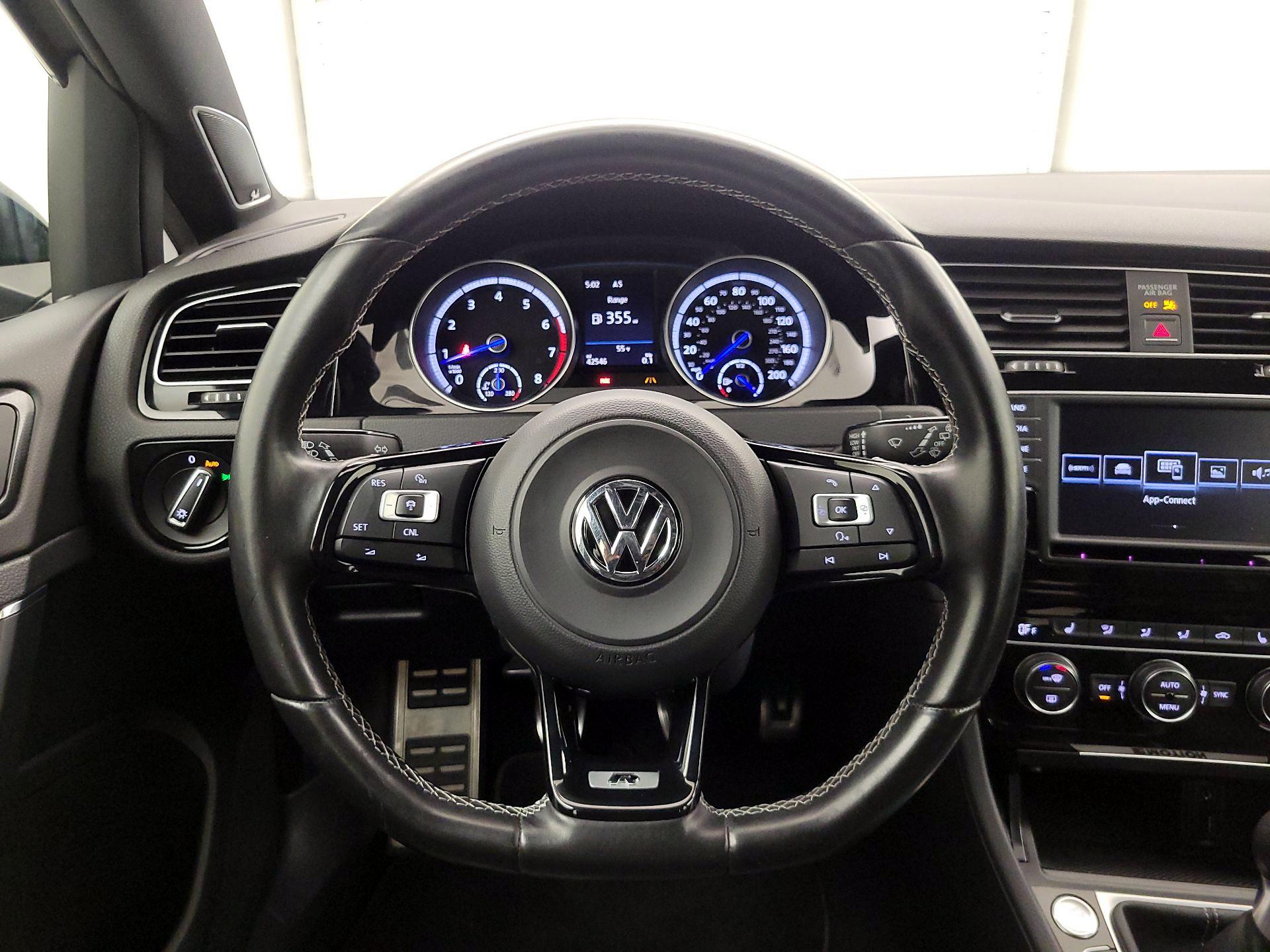 Thumbnail: 2017 Volkswagen Golf - 10