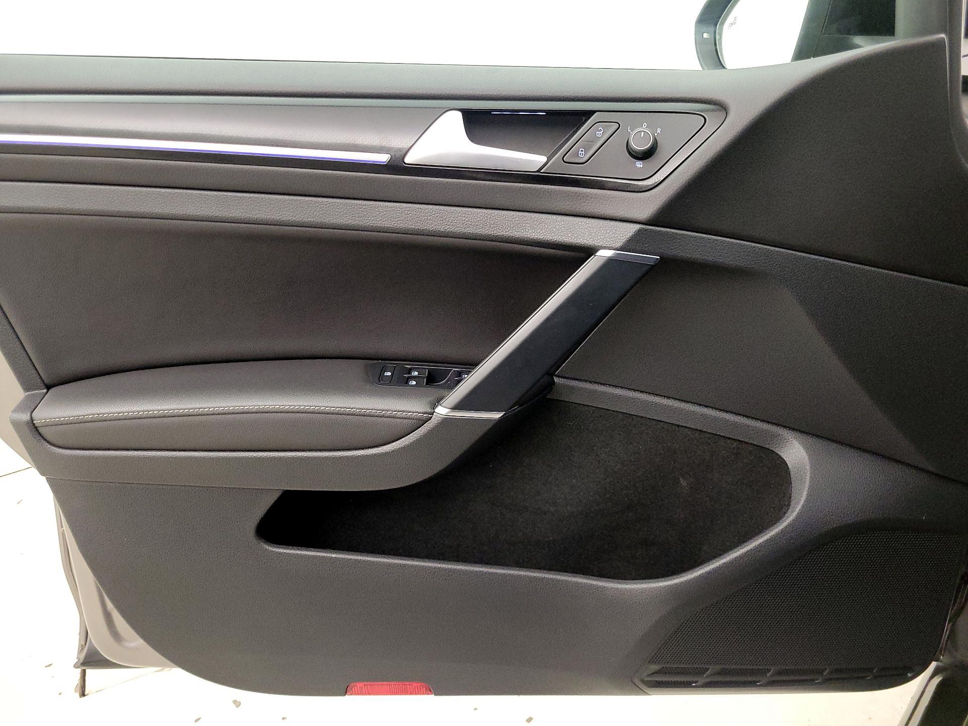 Thumbnail: 2017 Volkswagen Golf - 12