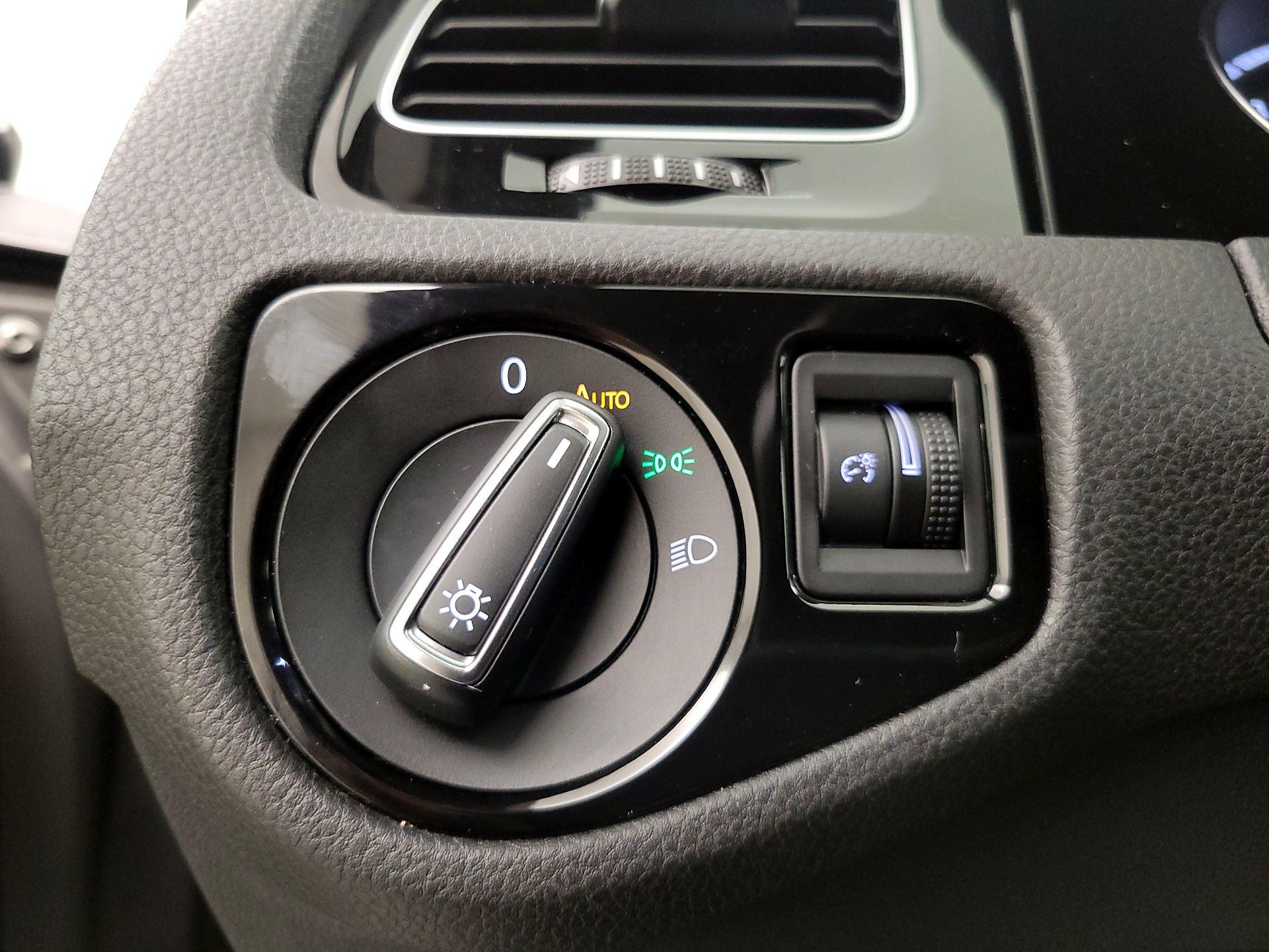 Thumbnail: 2017 Volkswagen Golf - 13