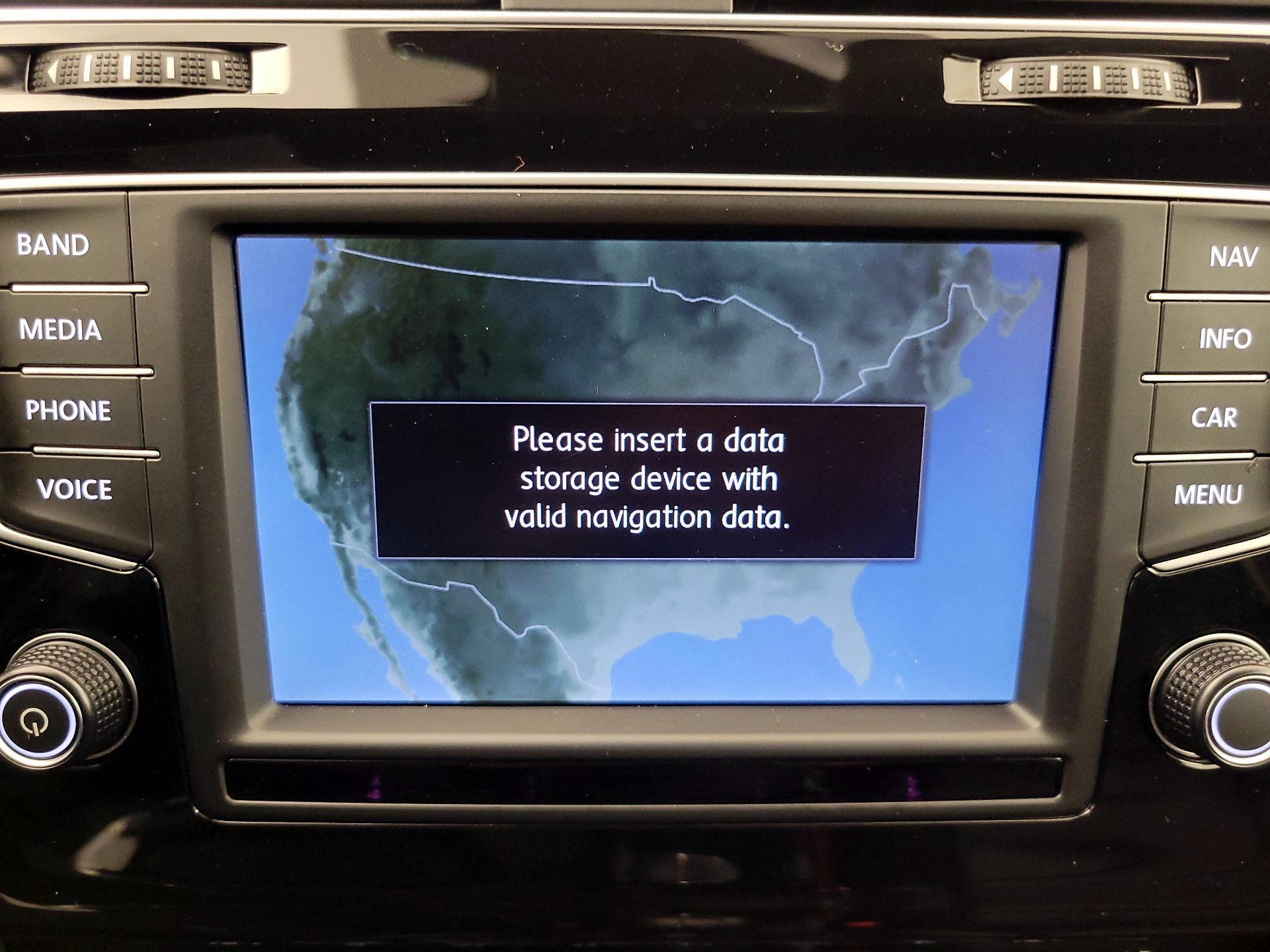 Thumbnail: 2017 Volkswagen Golf - 14