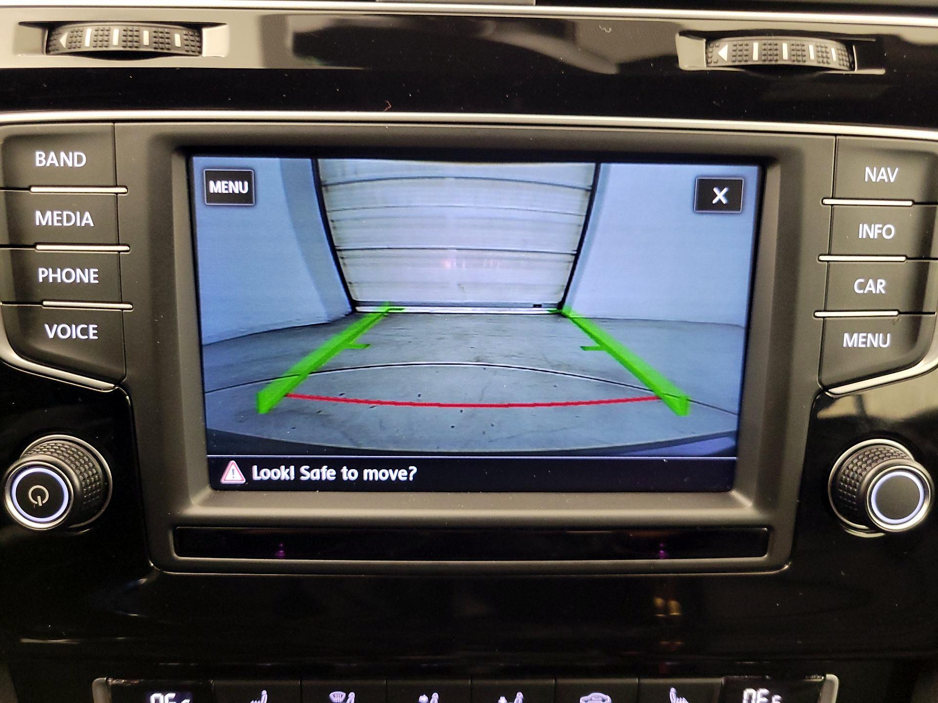 Thumbnail: 2017 Volkswagen Golf - 15