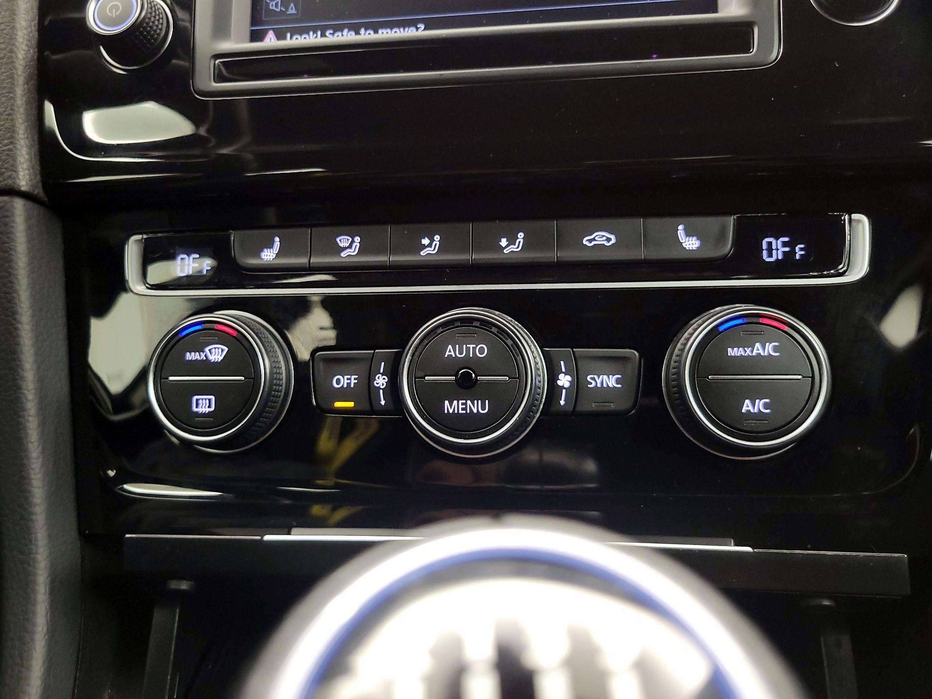 Thumbnail: 2017 Volkswagen Golf - 17