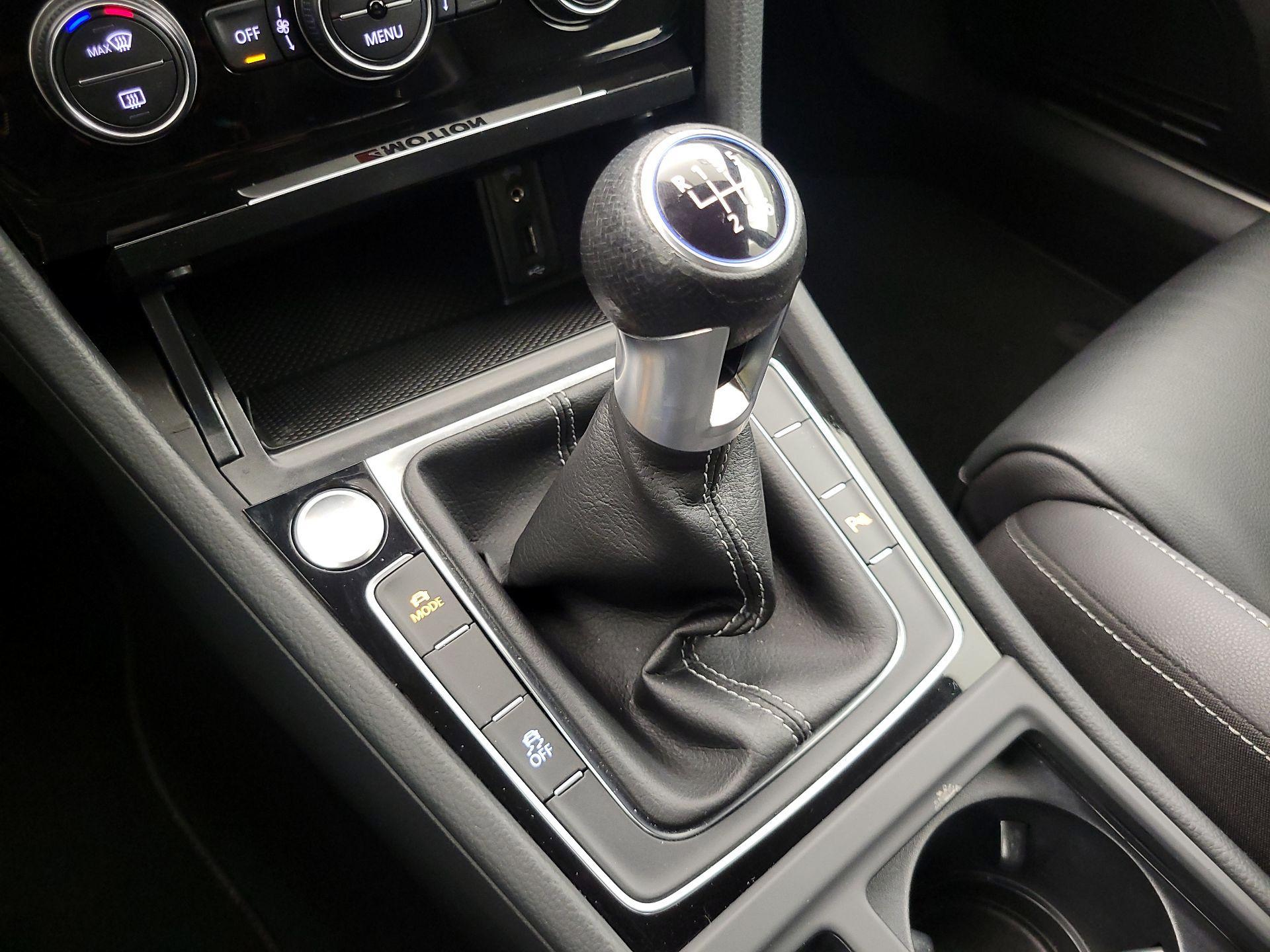 Thumbnail: 2017 Volkswagen Golf - 18