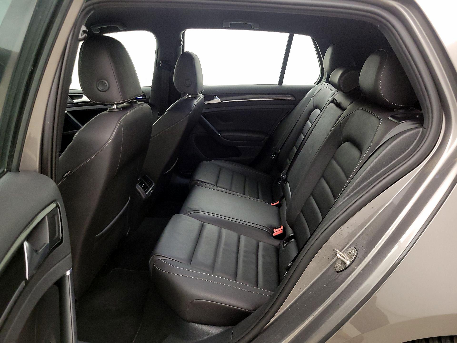 Thumbnail: 2017 Volkswagen Golf - 20