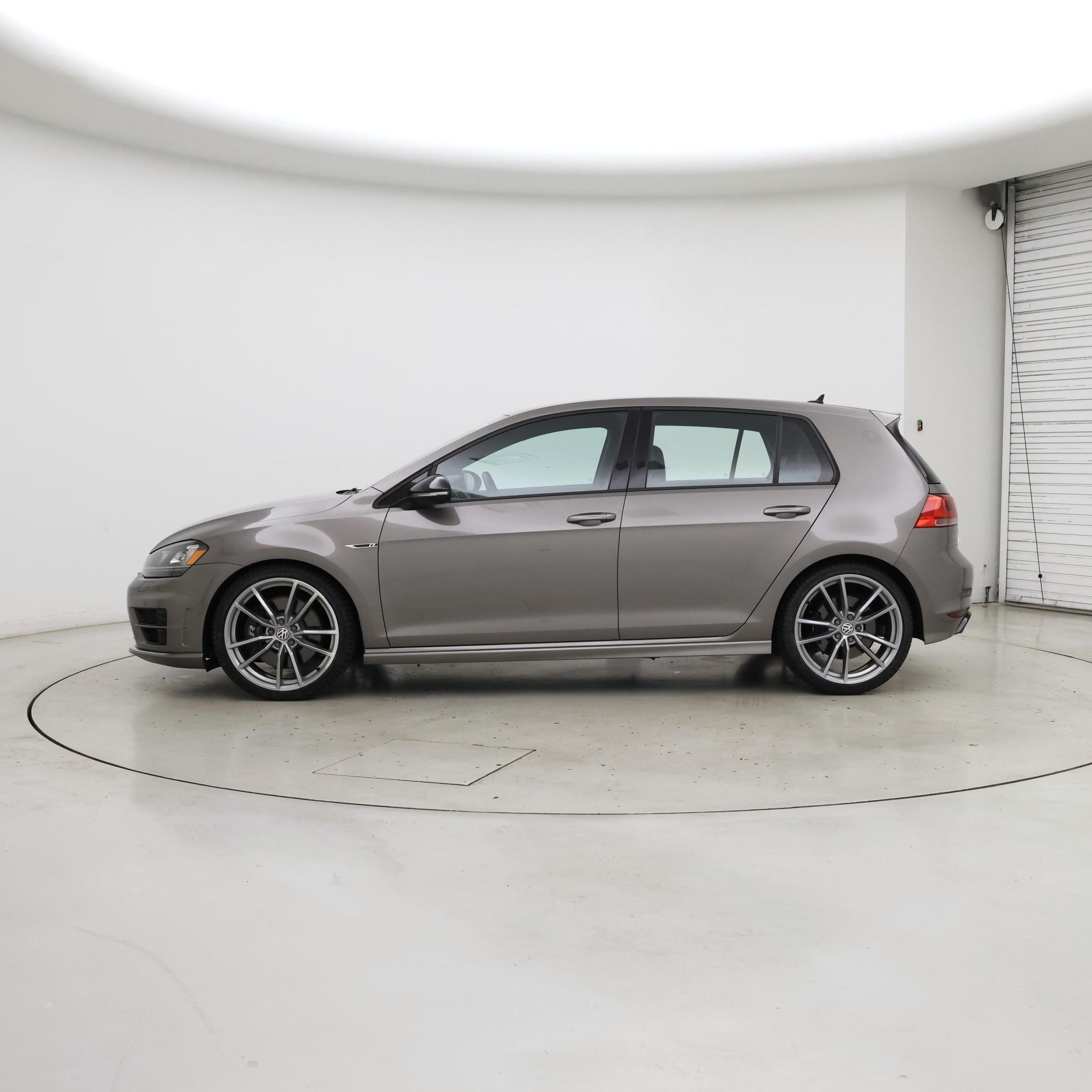 Thumbnail: 2017 Volkswagen Golf - 3