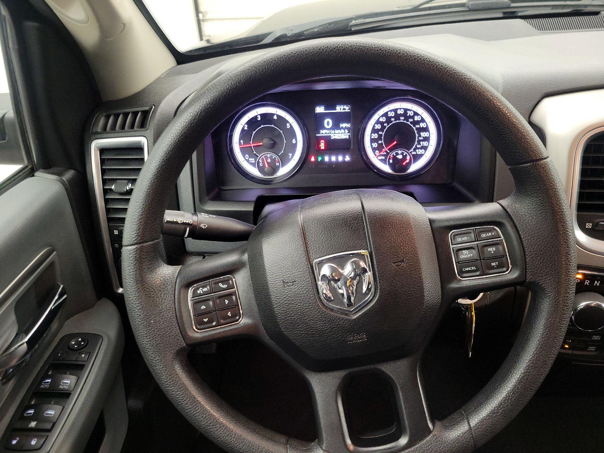 Thumbnail: 2020 RAM 1500 Classic - 10