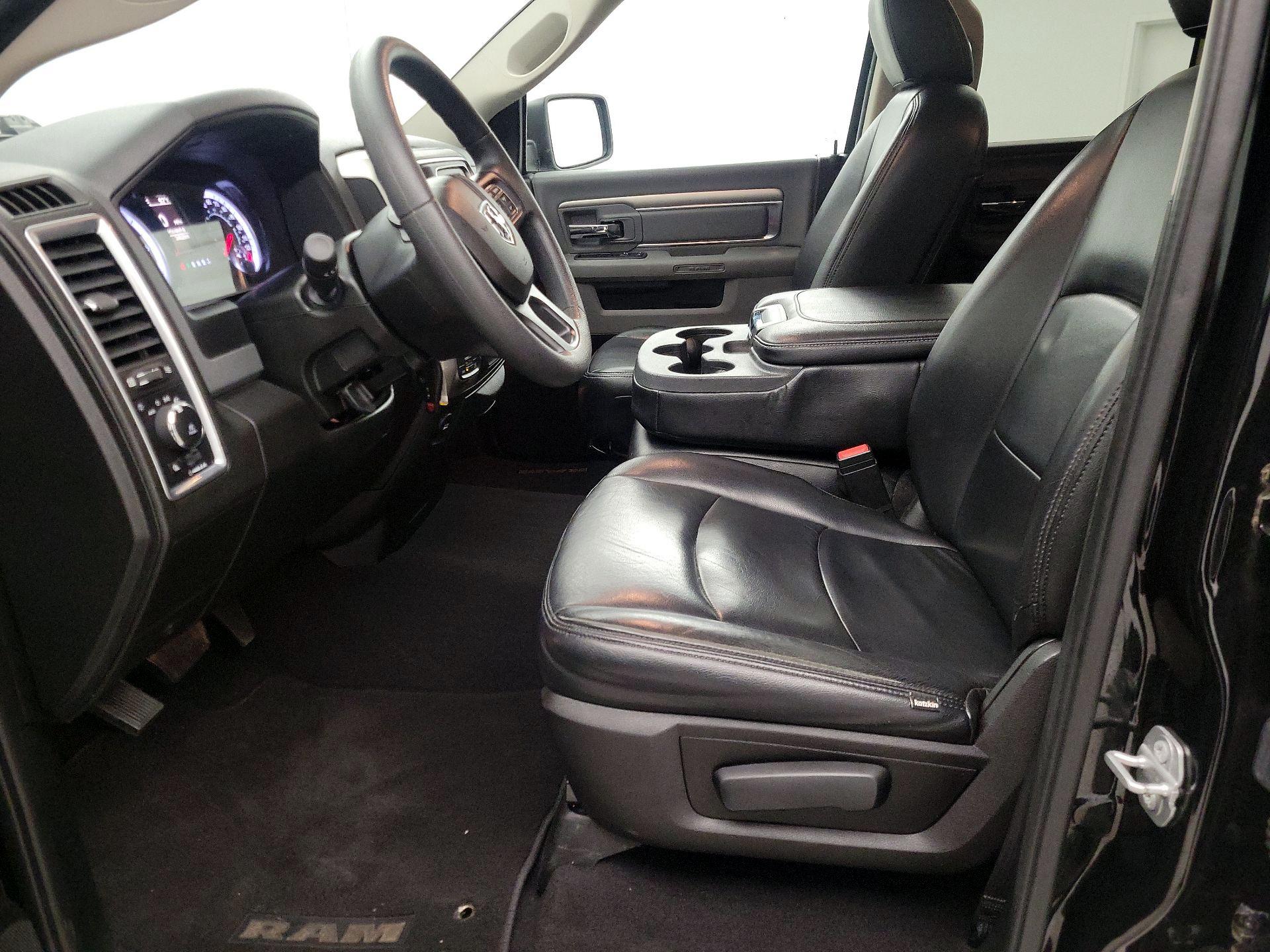 Thumbnail: 2020 RAM 1500 Classic - 11