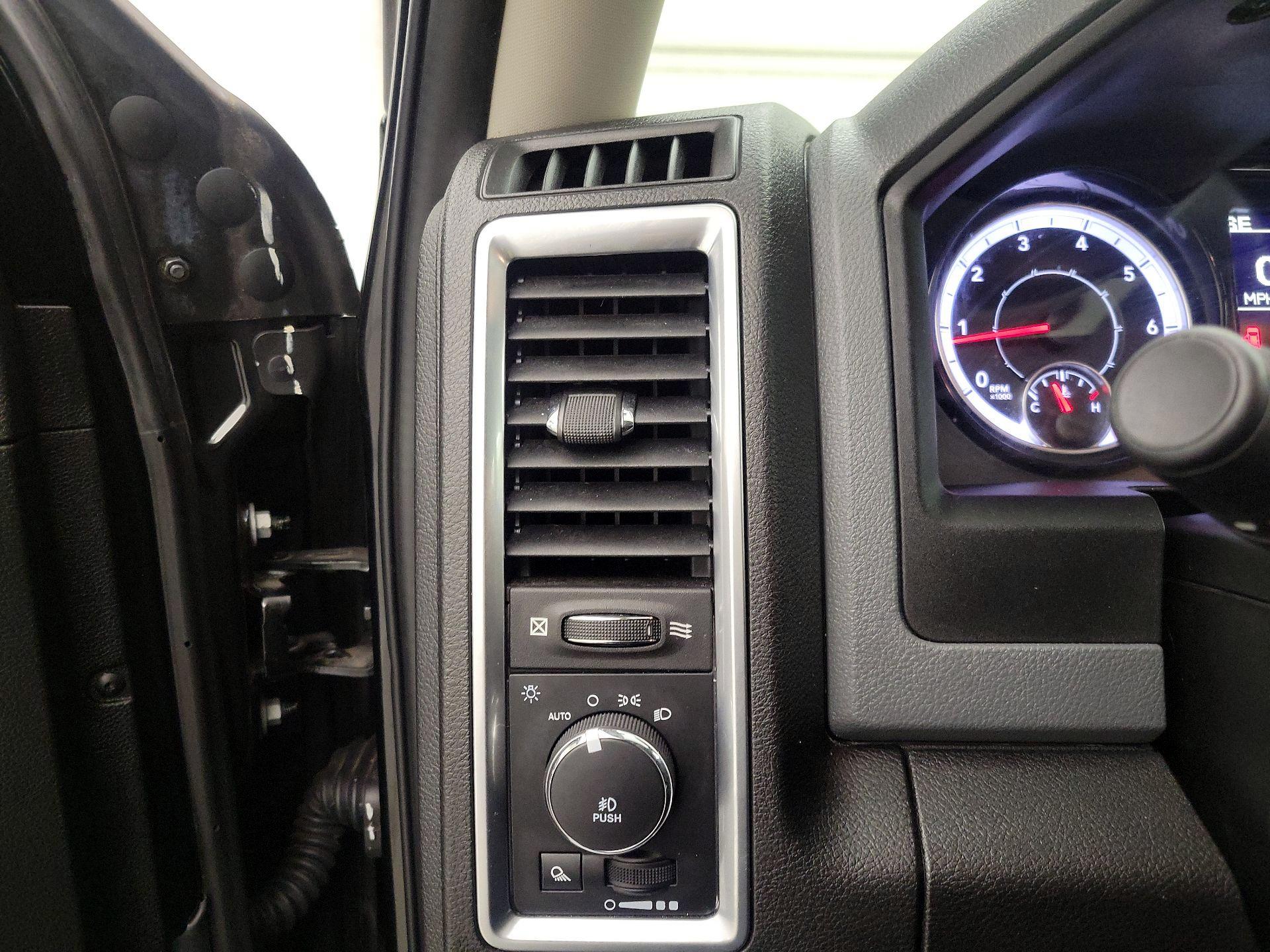 Thumbnail: 2020 RAM 1500 Classic - 13