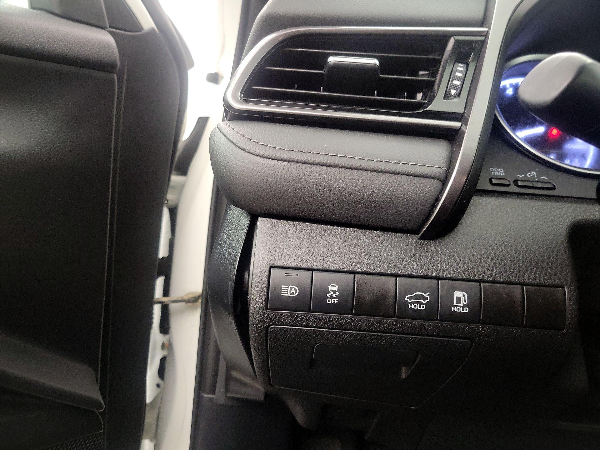 Thumbnail: 2021 Toyota Camry - 13