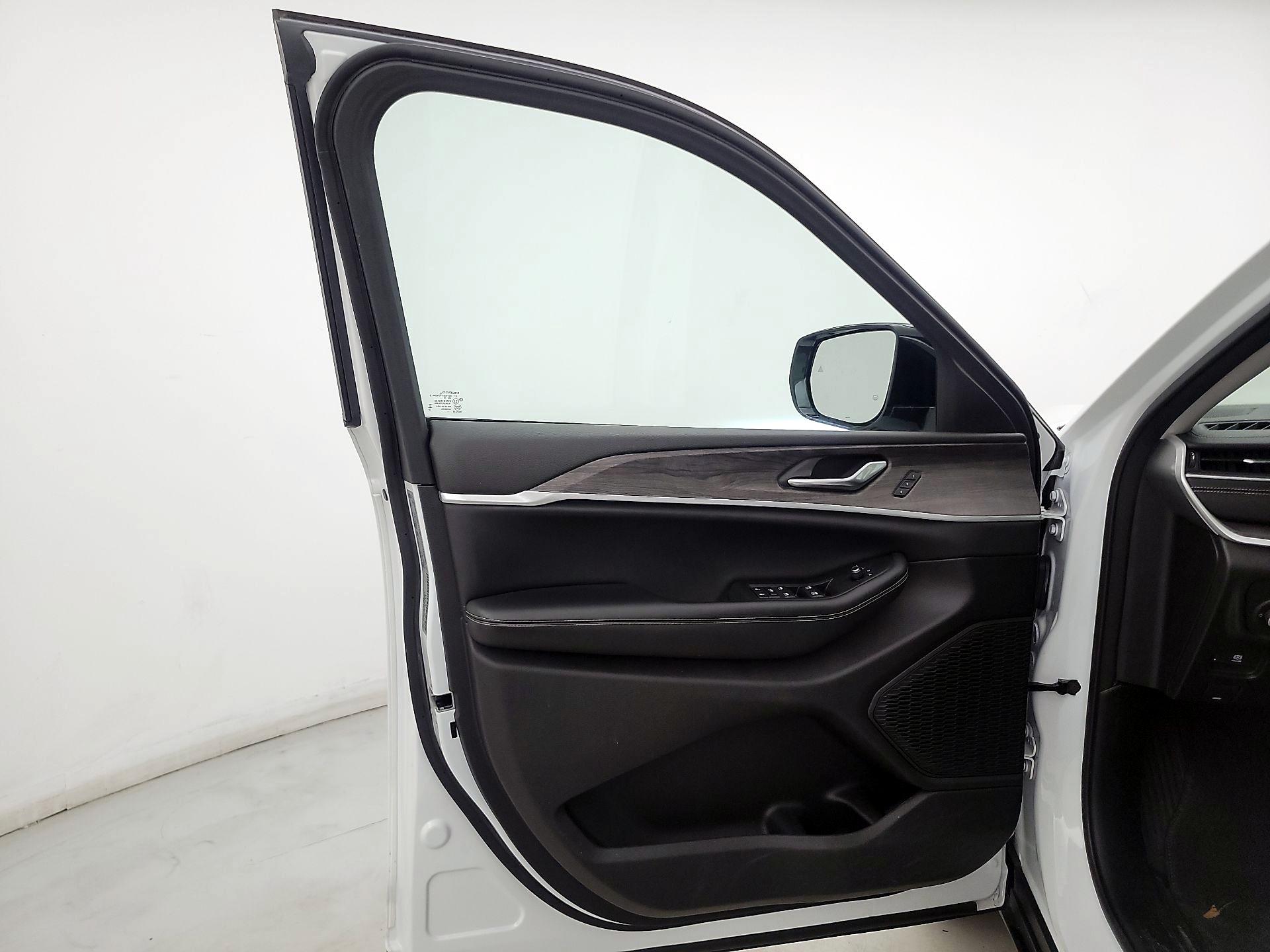 Thumbnail: 2023 Jeep Grand Cherokee L - 12