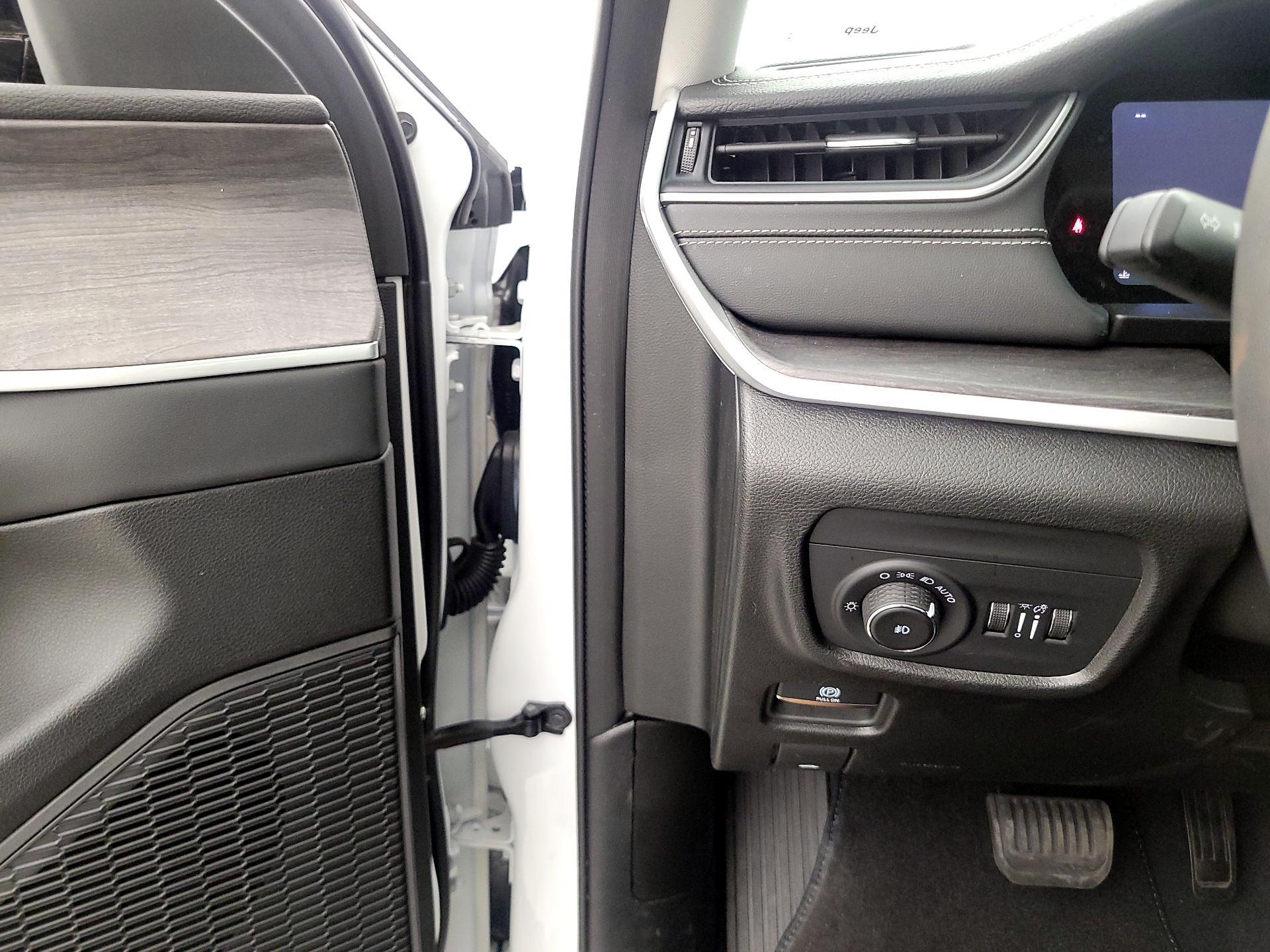 Thumbnail: 2023 Jeep Grand Cherokee L - 13