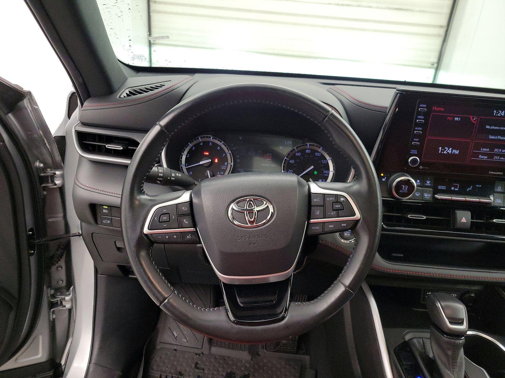 Thumbnail: 2022 Toyota Highlander - 10