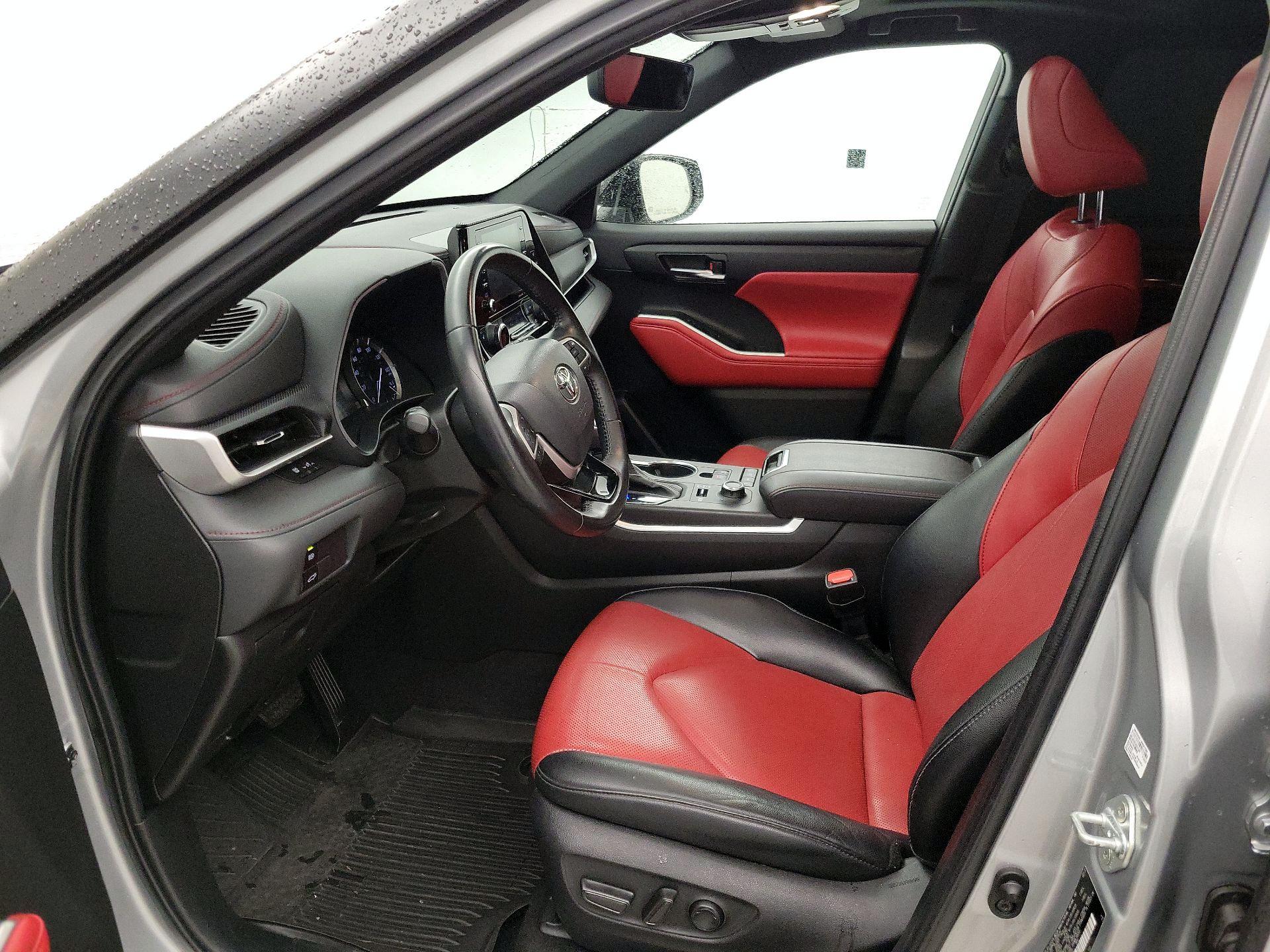 Thumbnail: 2022 Toyota Highlander - 11