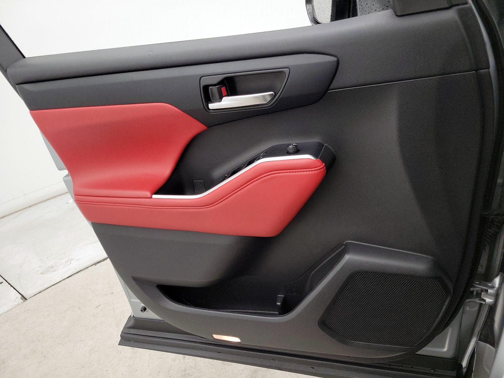 Thumbnail: 2022 Toyota Highlander - 12