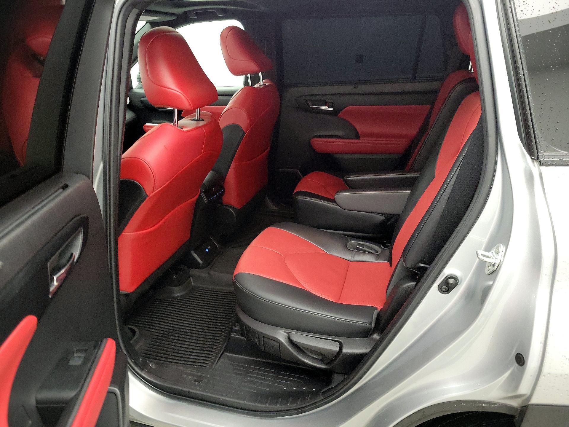 Thumbnail: 2022 Toyota Highlander - 20