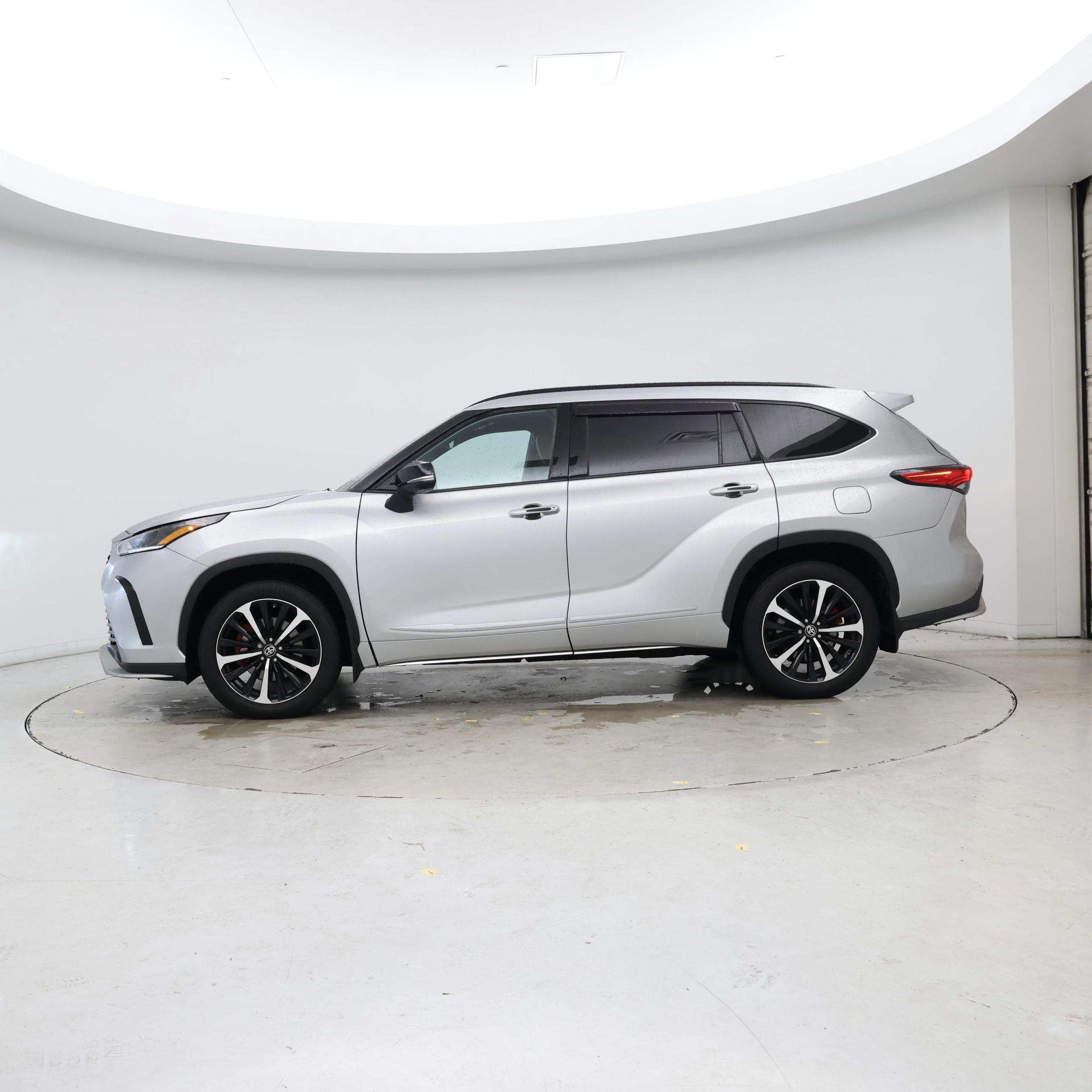 Thumbnail: 2022 Toyota Highlander - 3