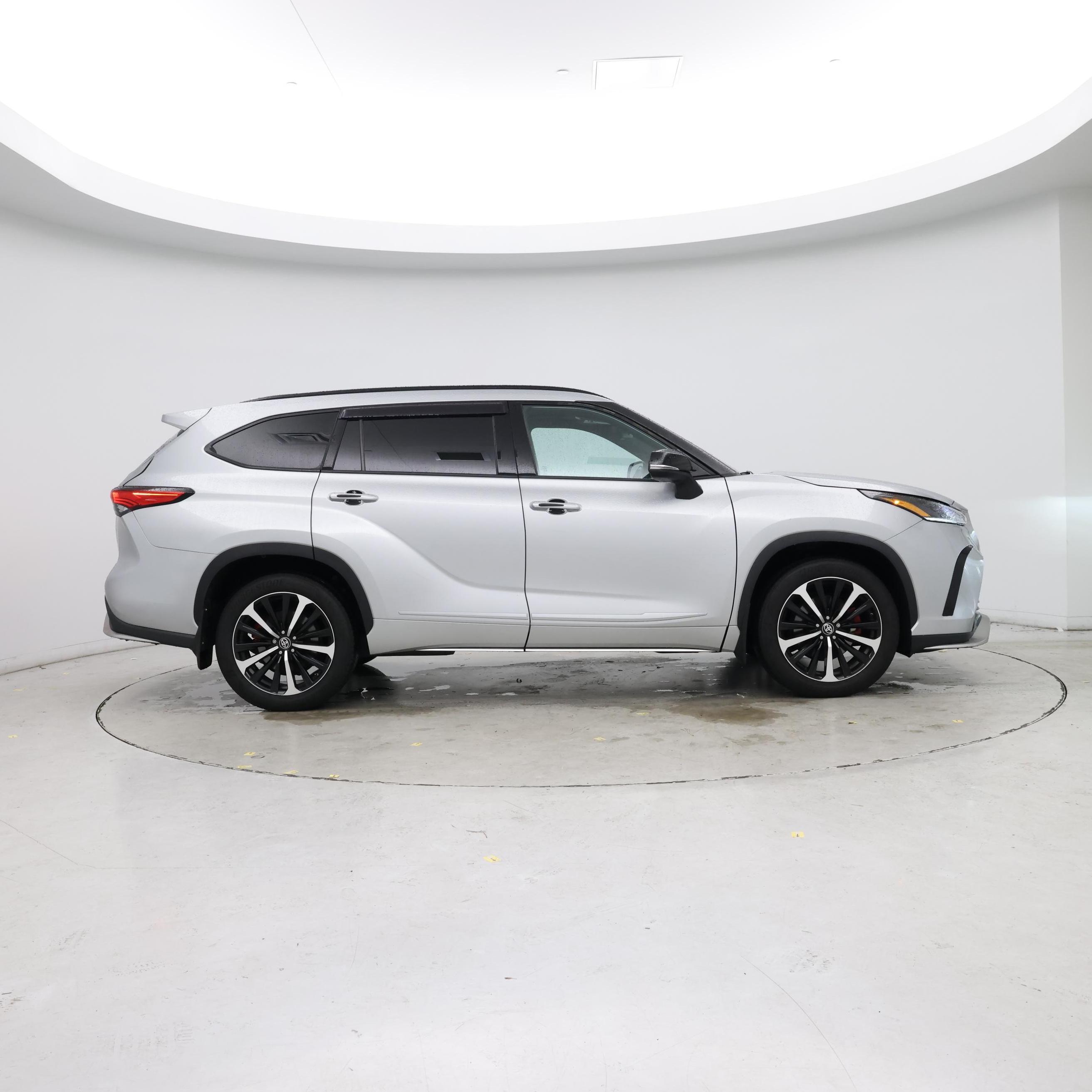 Thumbnail: 2022 Toyota Highlander - 7