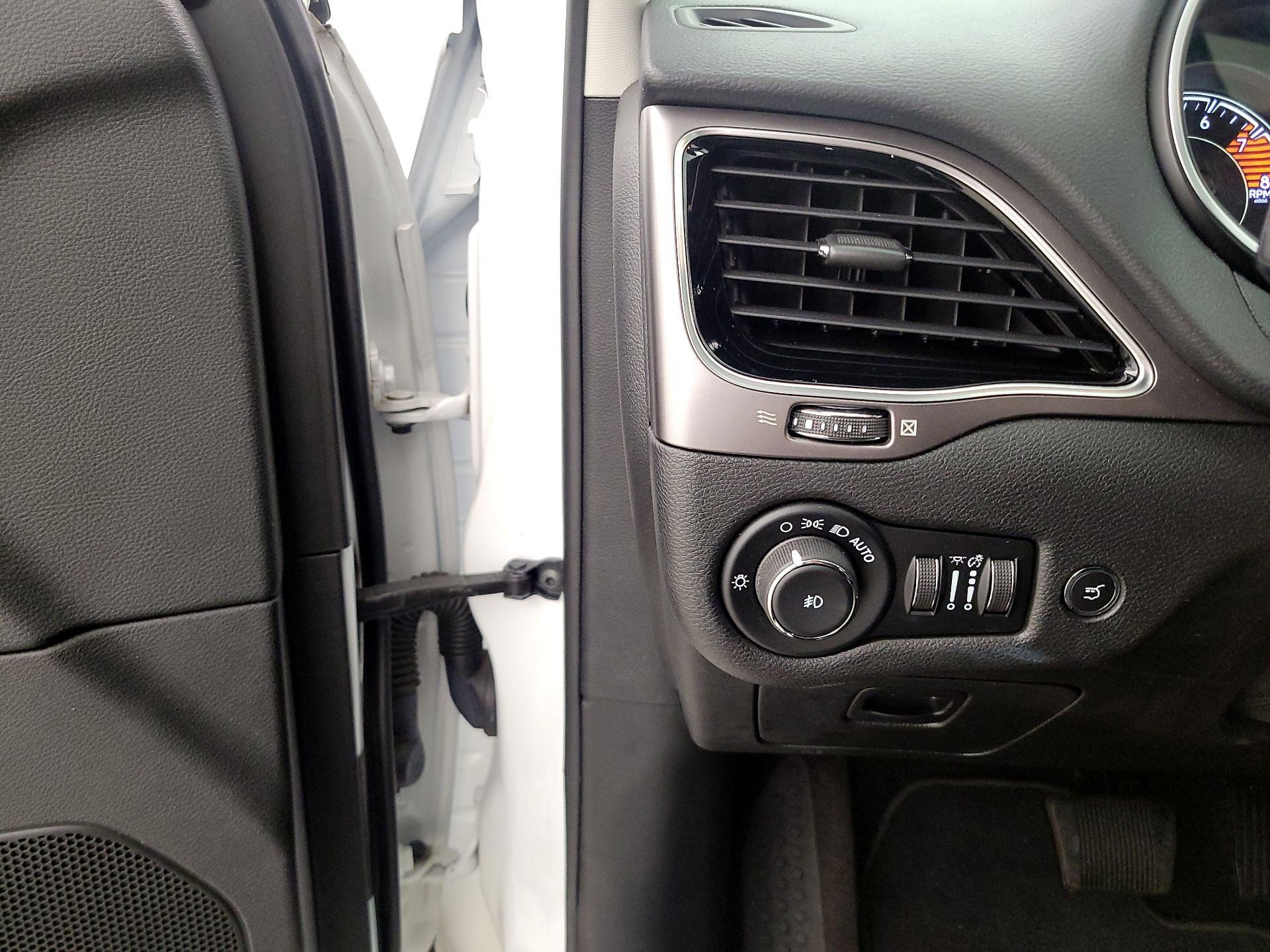 Thumbnail: 2021 Jeep Cherokee - 13