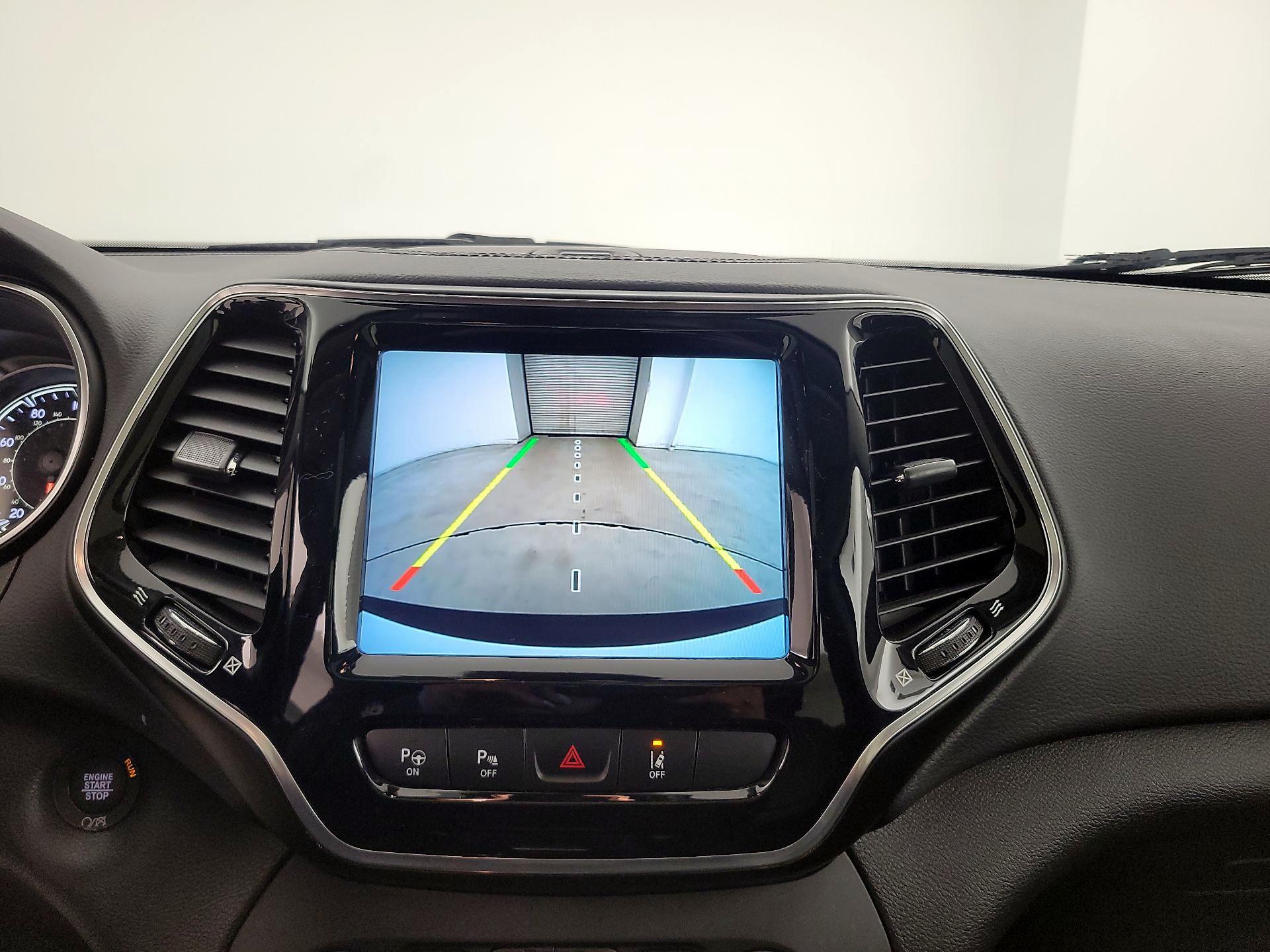 Thumbnail: 2021 Jeep Cherokee - 15