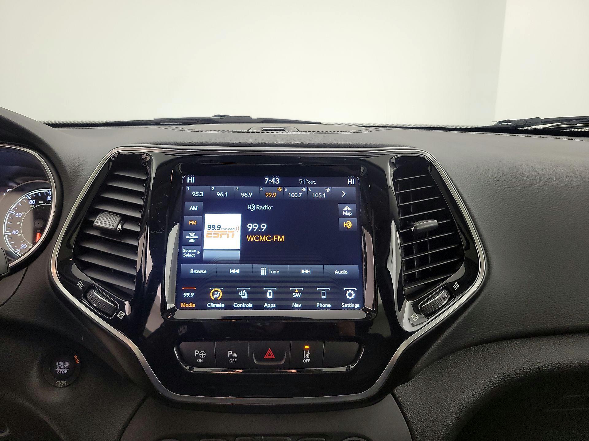 Thumbnail: 2021 Jeep Cherokee - 16