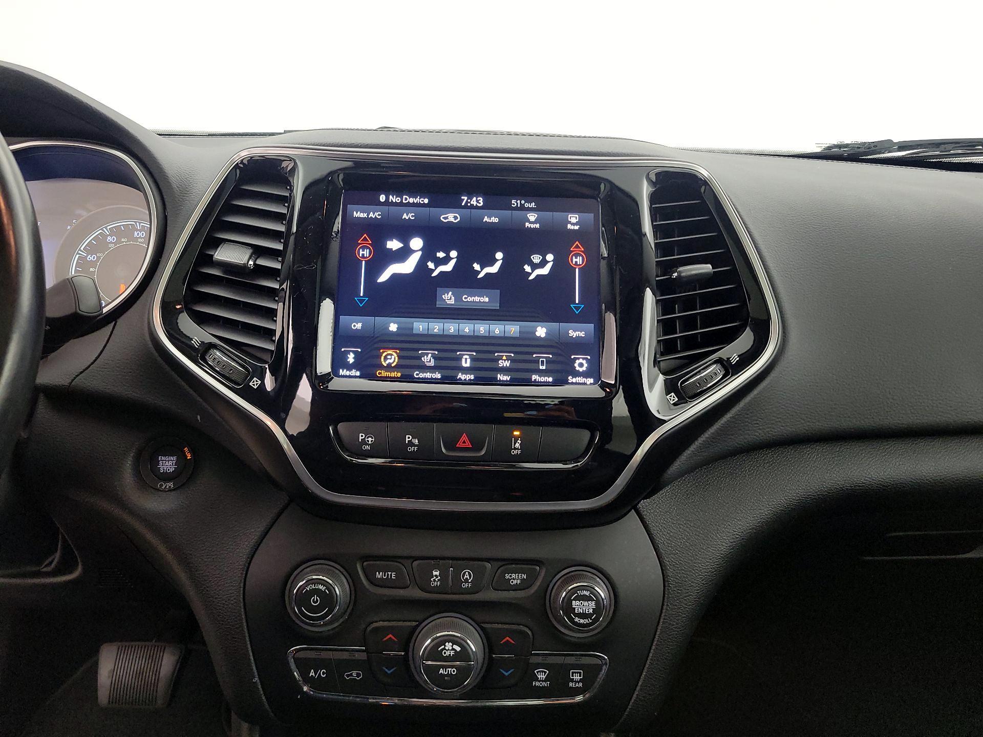 Thumbnail: 2021 Jeep Cherokee - 17