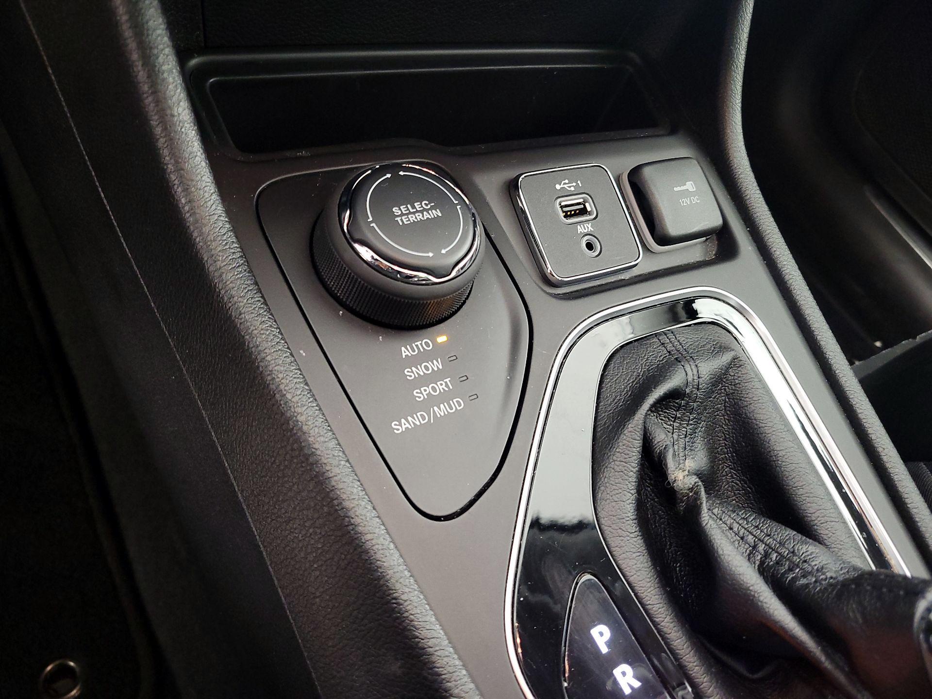 Thumbnail: 2021 Jeep Cherokee - 19