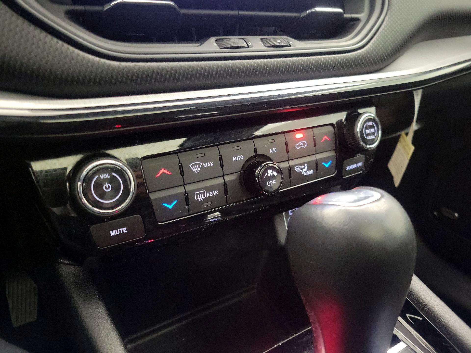 Thumbnail: 2022 Jeep Compass - 16