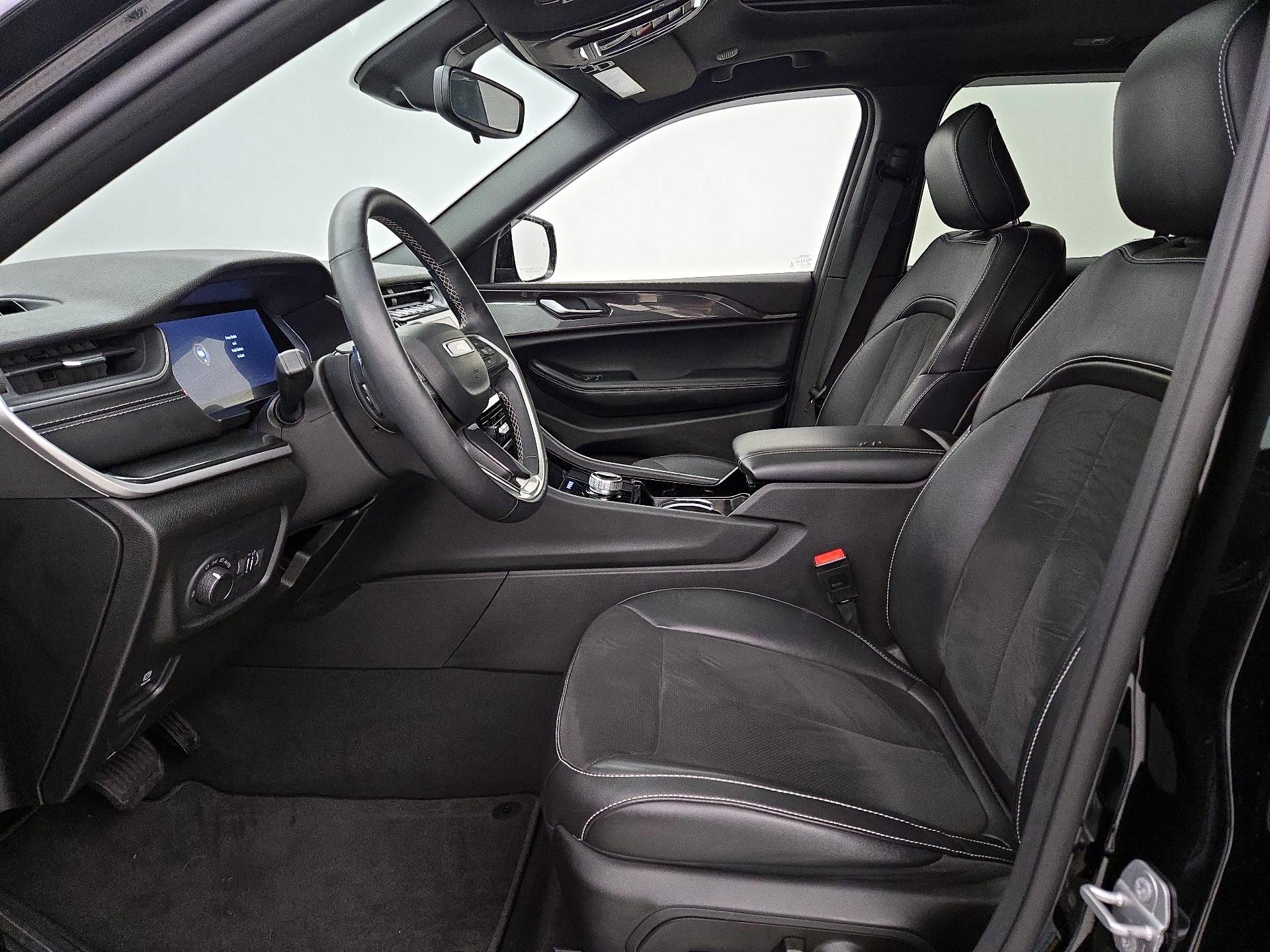 Thumbnail: 2022 Jeep Grand Cherokee - 11