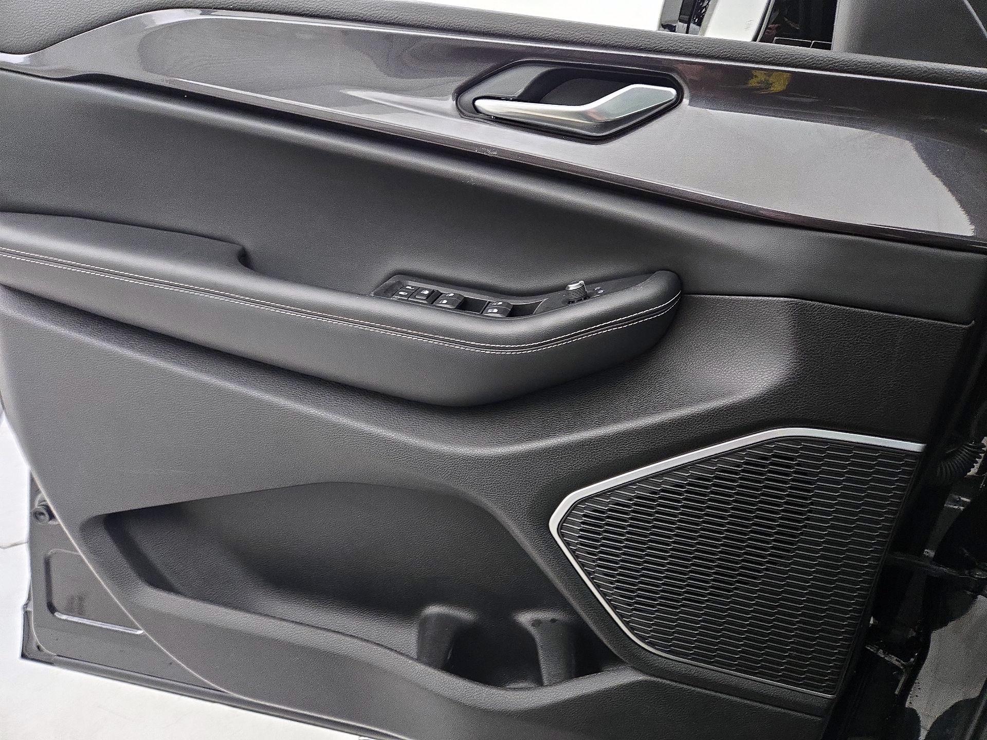 Thumbnail: 2022 Jeep Grand Cherokee - 12