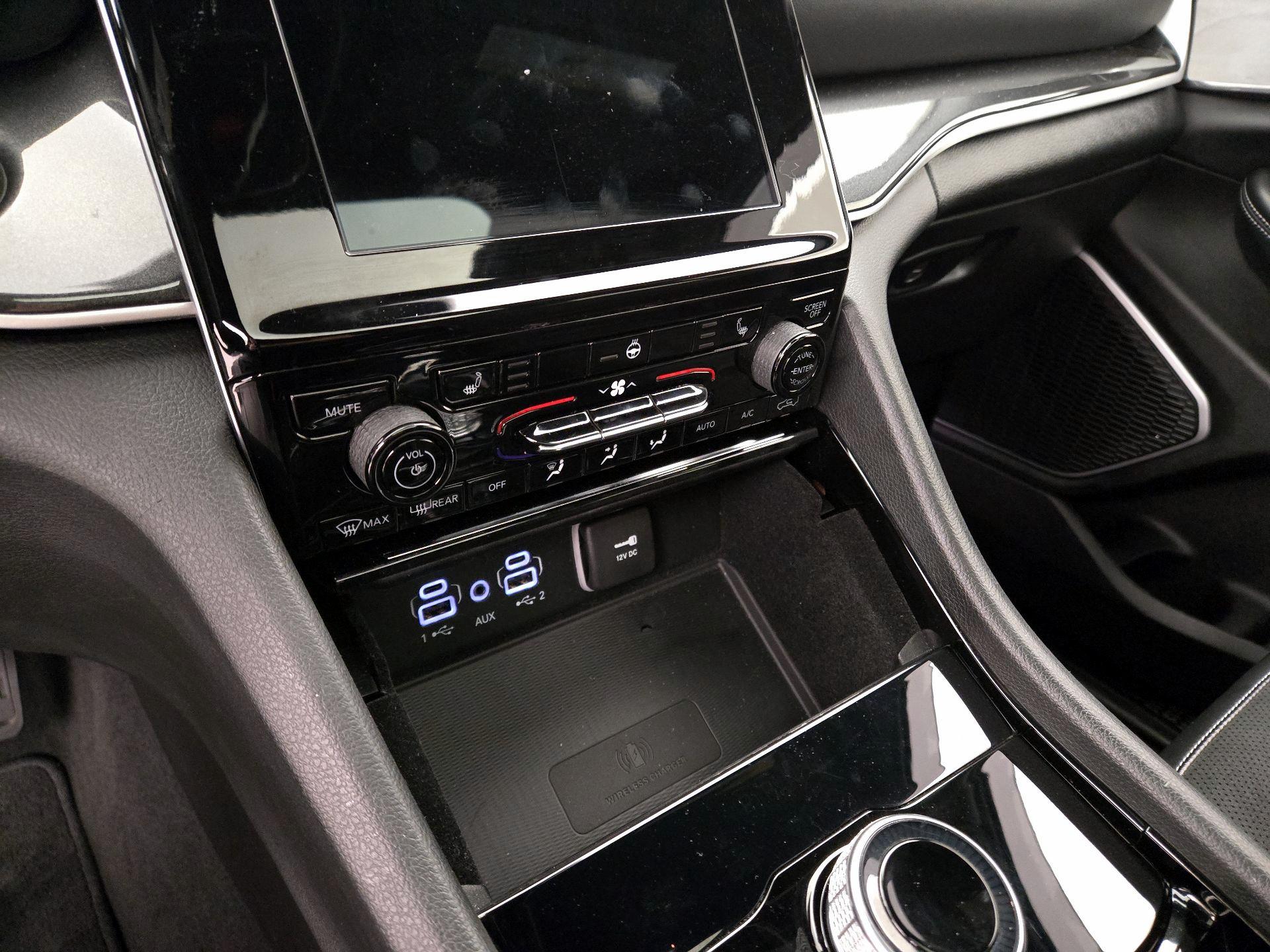 Thumbnail: 2022 Jeep Grand Cherokee - 16